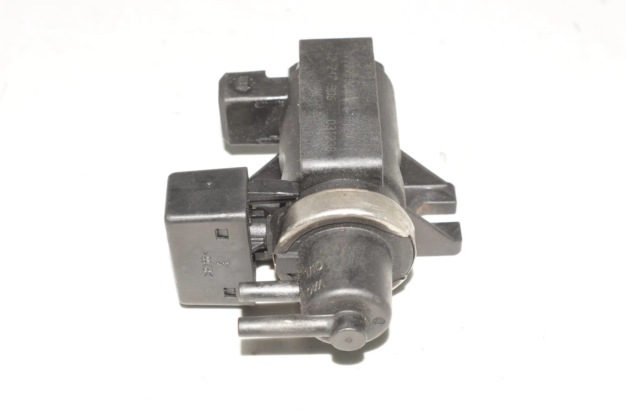 Solenoid Valve – OEM 2247906 · BMW 5 (E39) BMW 5 (E39) 530 d 2001