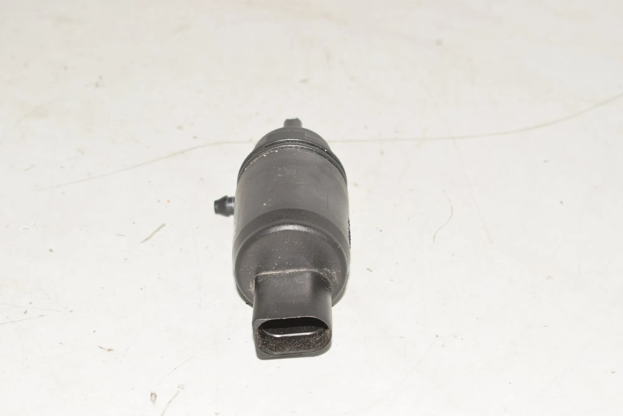 Washer Tank Motor – OEM 7199567 · BMW 3 Touring (E91) BMW 3 Touring (E91) 2007 – 2
