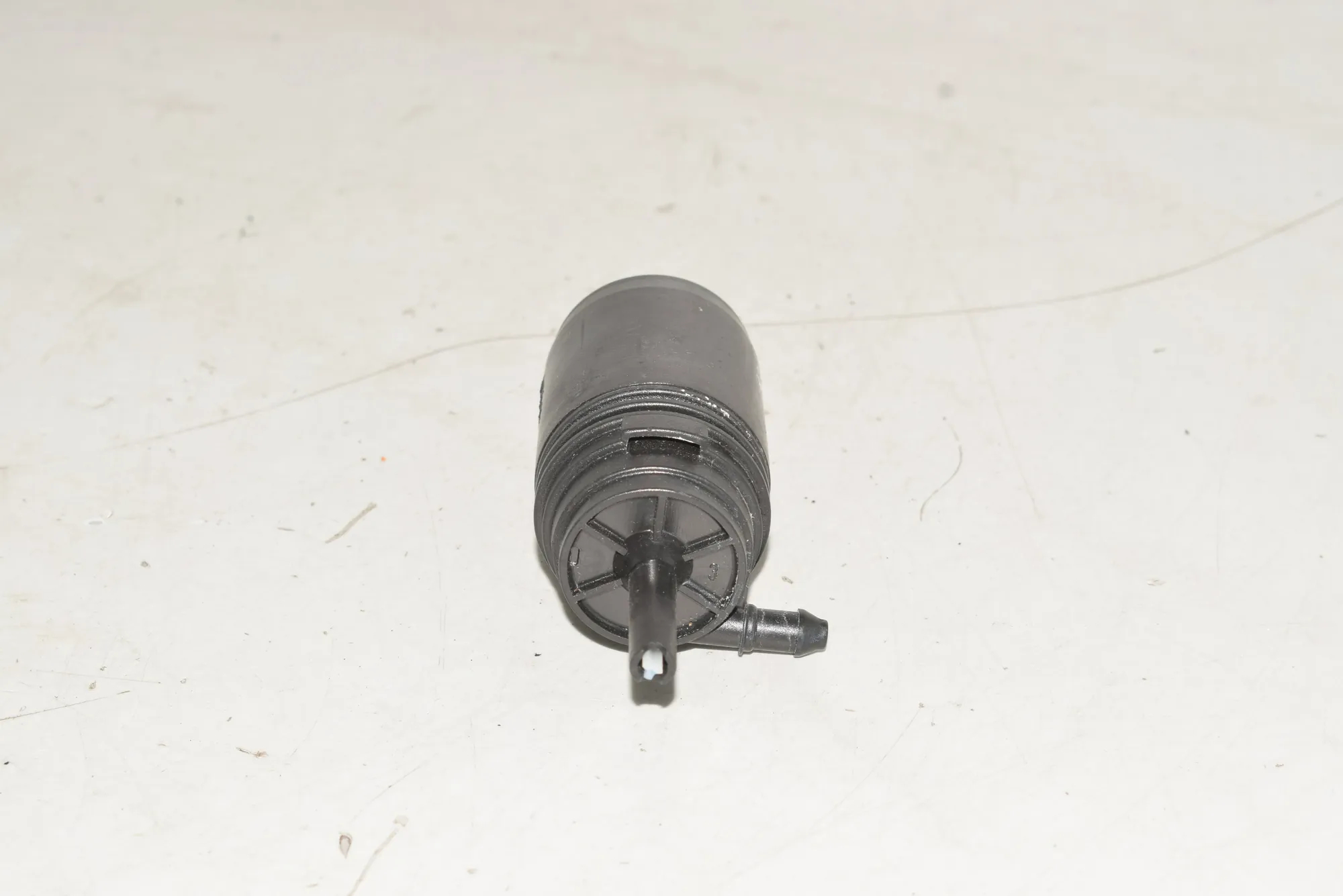 Washer Tank Motor – OEM 7199567 · BMW 3 Touring (E91) BMW 3 Touring (E91) 2007 – 4