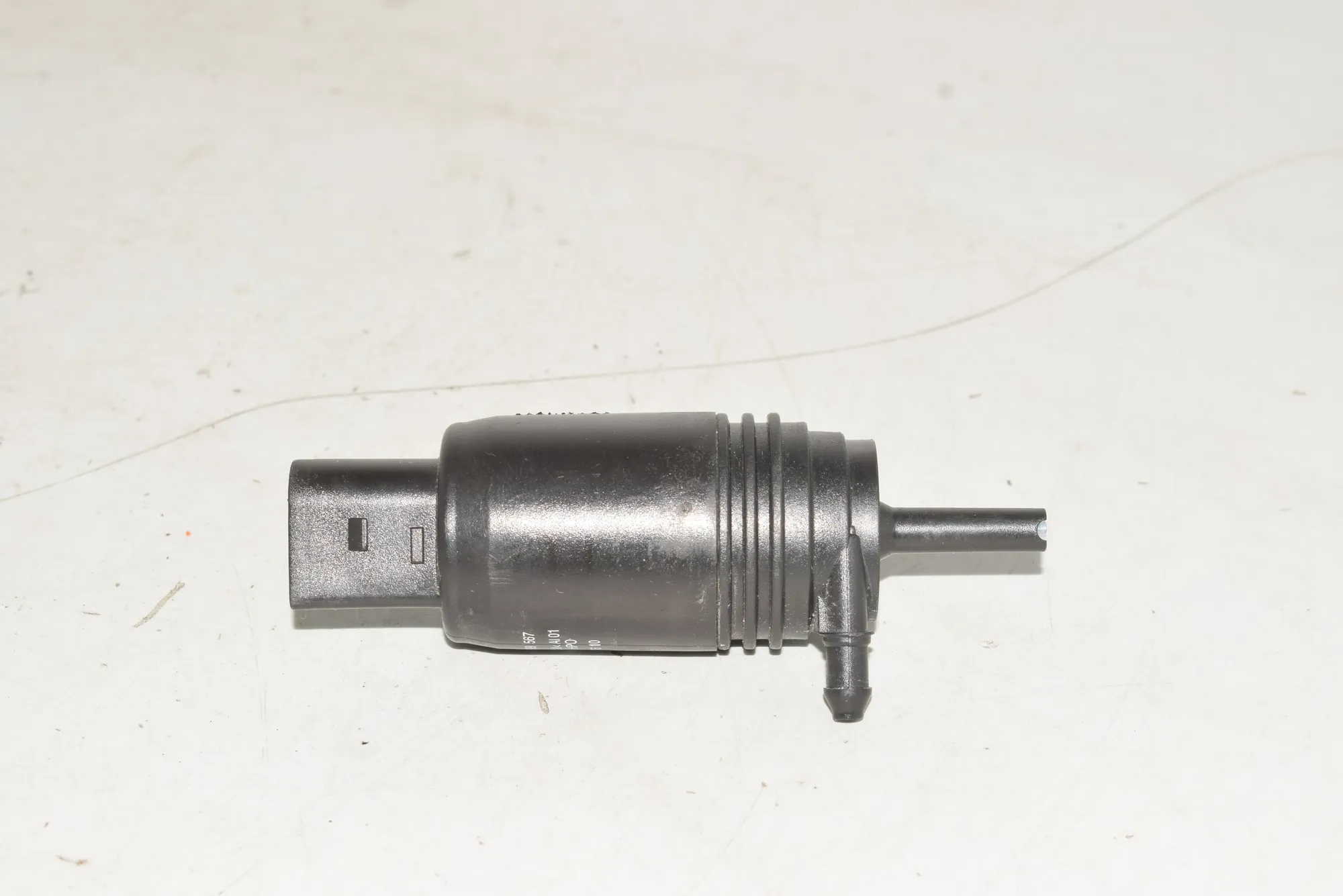 Washer Tank Motor – OEM 7199567 · BMW 3 Touring (E91) BMW 3 Touring (E91) 2007 – 5