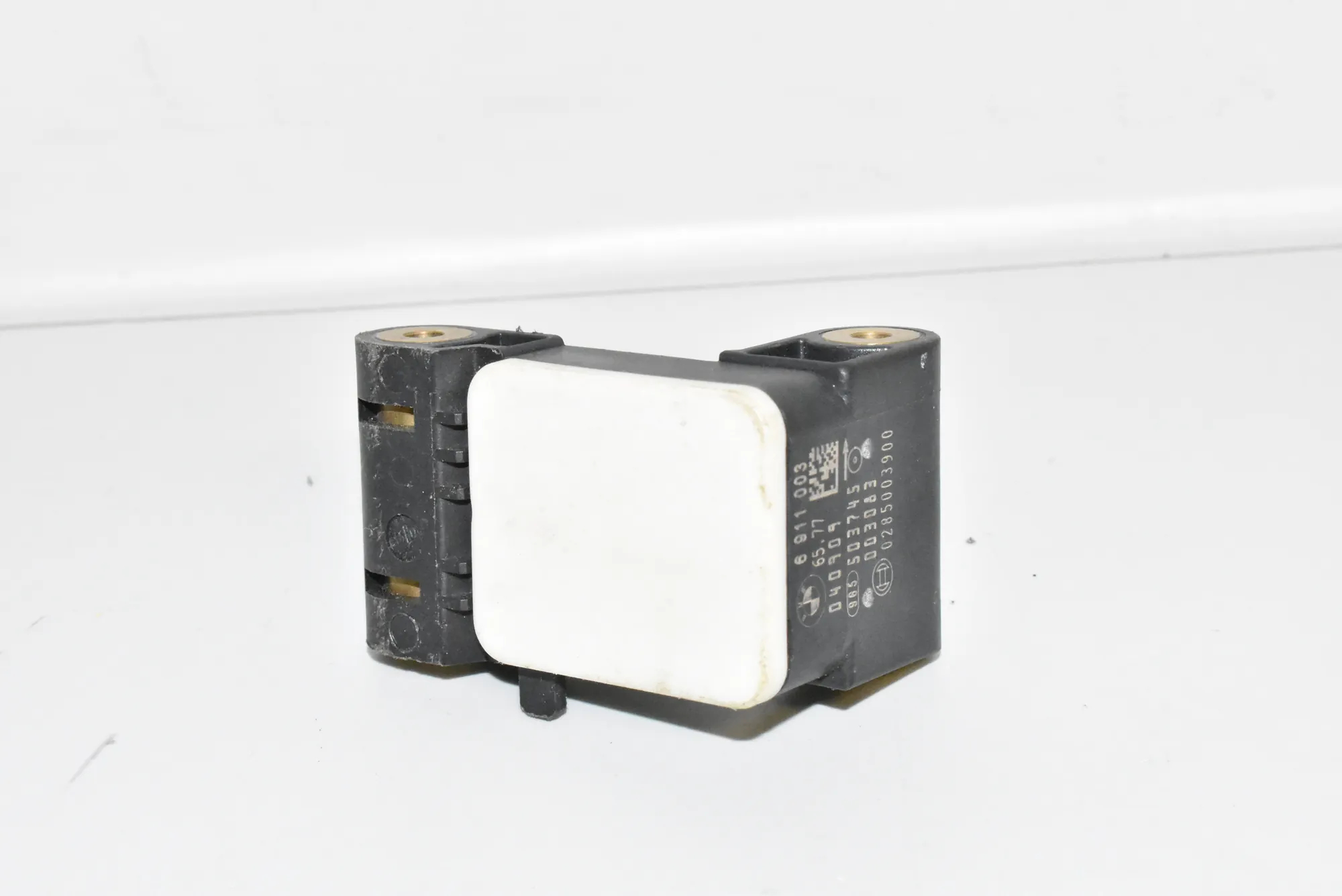 Front Right Impact Sensor – OEM 6911003 · BMW 3 (E90) BMW 3 (E90) 2009