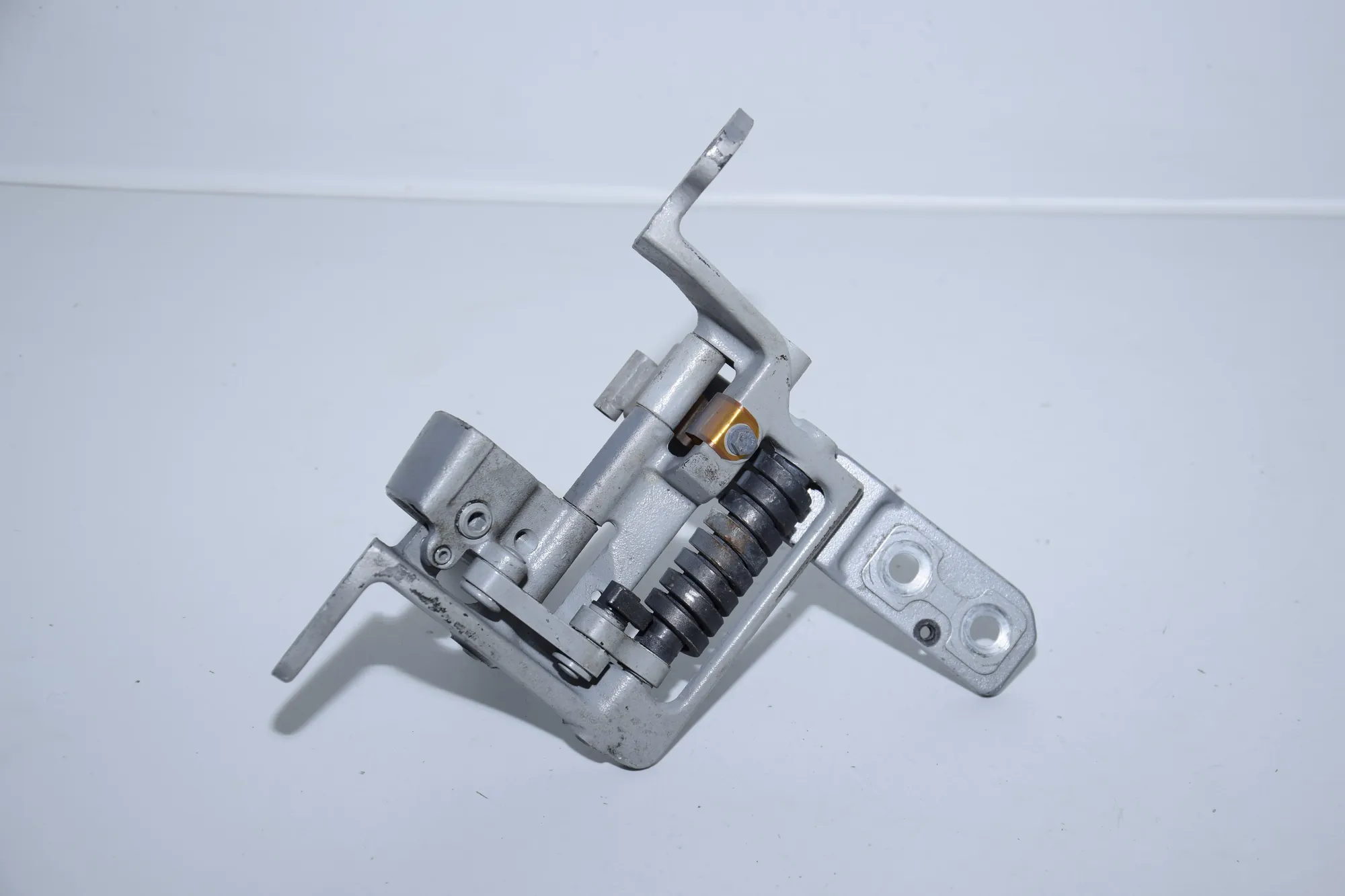 Left Side Bootlid Hinge – OEM 7061384 · BMW 5 Touring (E61) BMW 5 Touring (E61) 2006 – 4