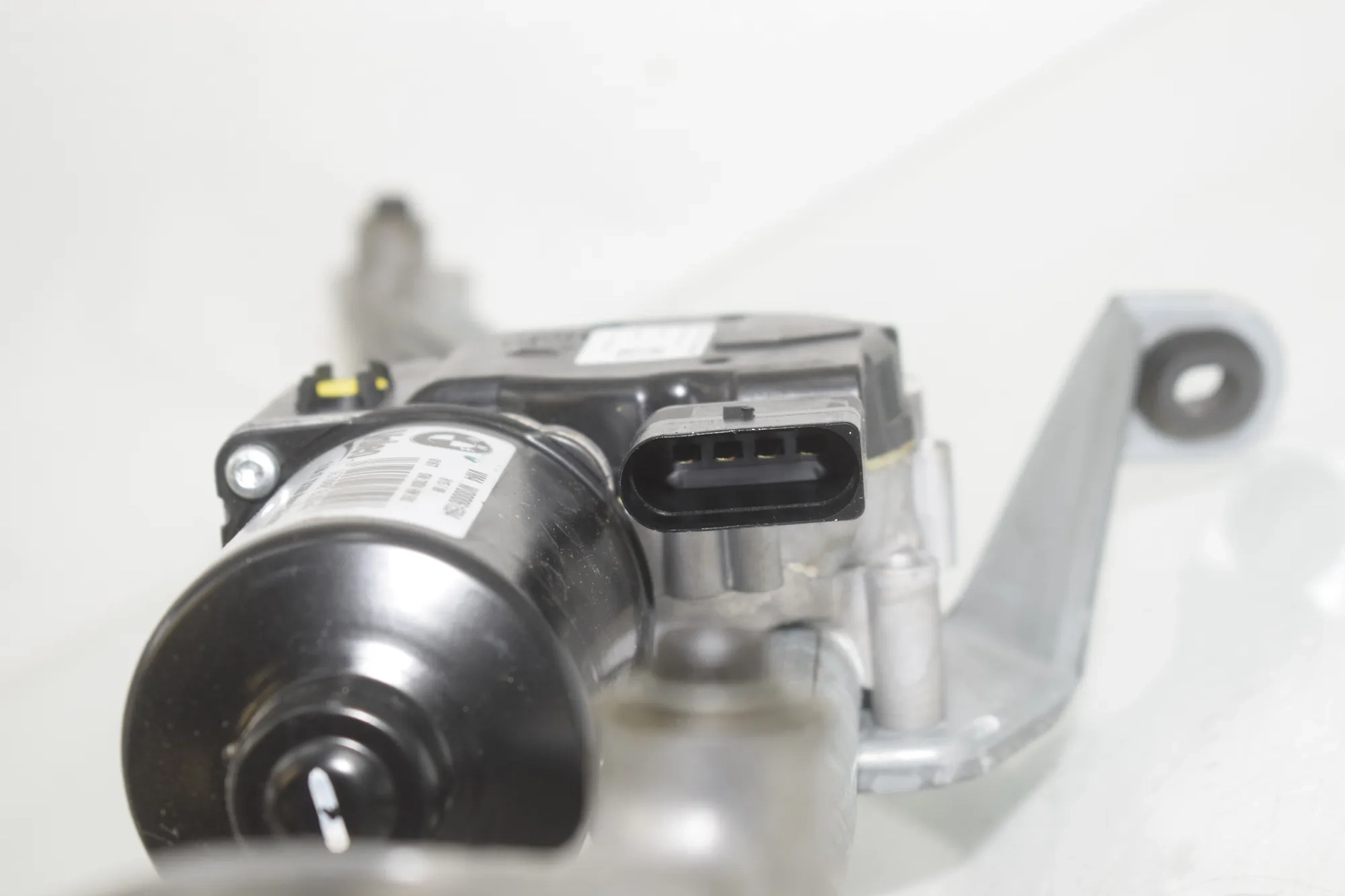 Front Windshield Wiper Mechanism – OEM 7167000 · BMW 5 (G30) (2016 - -) 540 i 2017 – 2