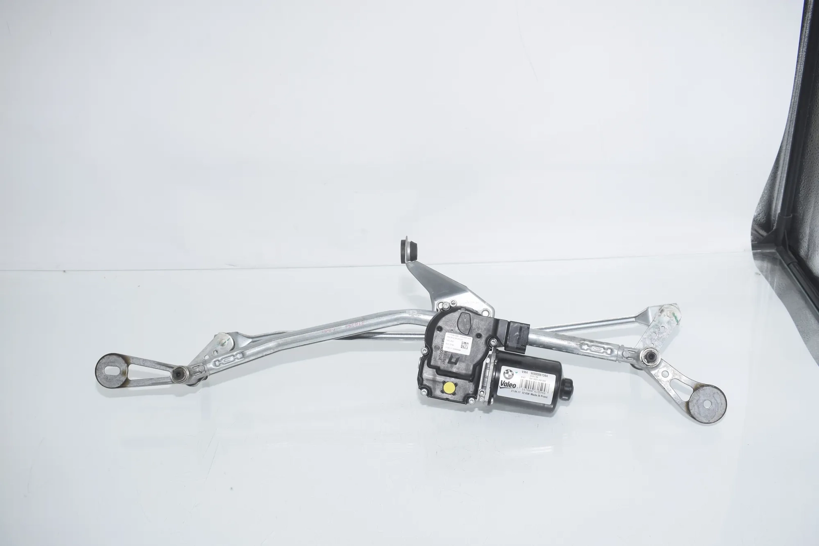 Front Windshield Wiper Mechanism – OEM 7167000 · BMW 5 (G30) (2016 - -) 540 i 2017