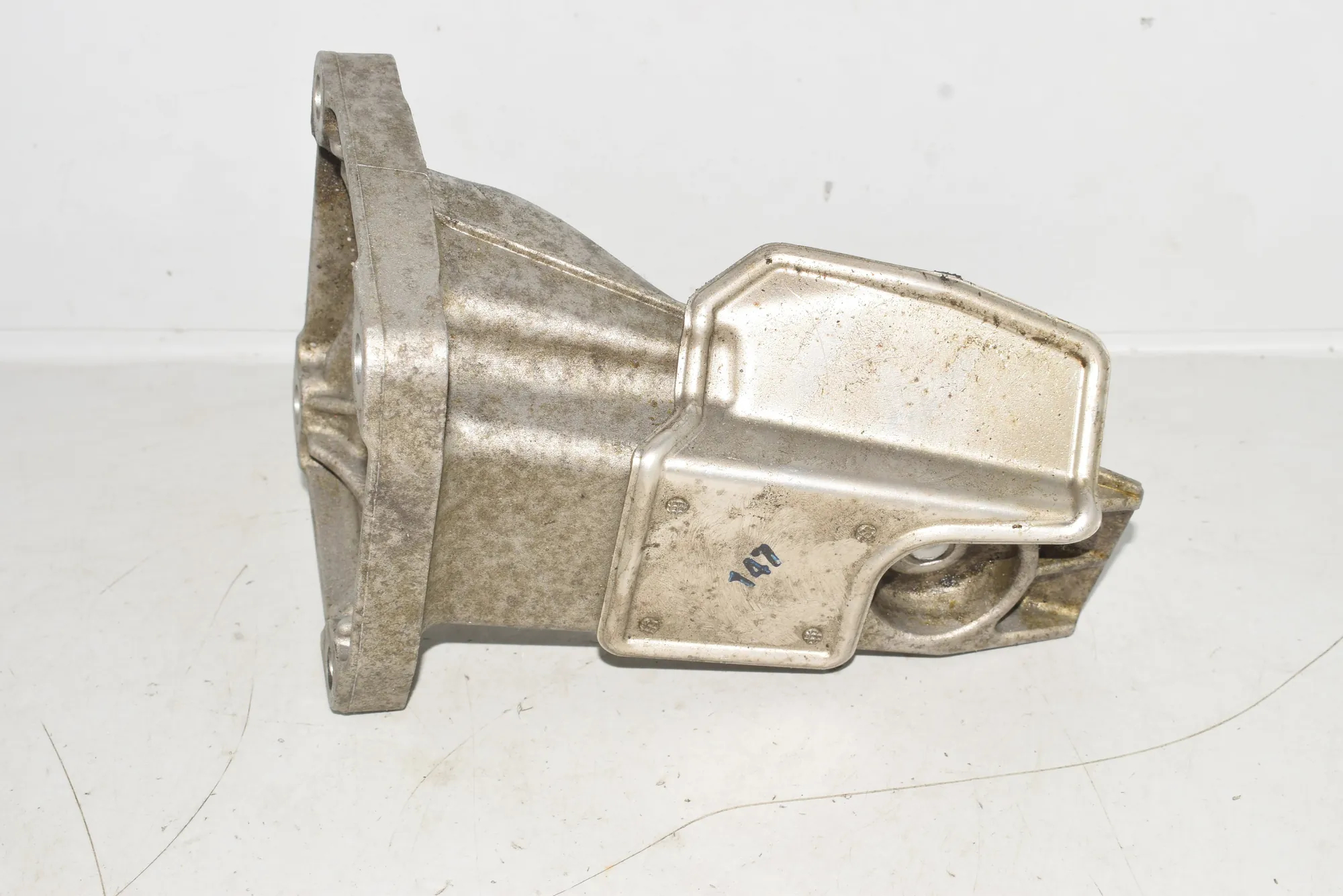 Left Side Engine Bracket – OEM 2282633 · BMW 5 (E60) BMW 5 (E60) M5 2005 – 6