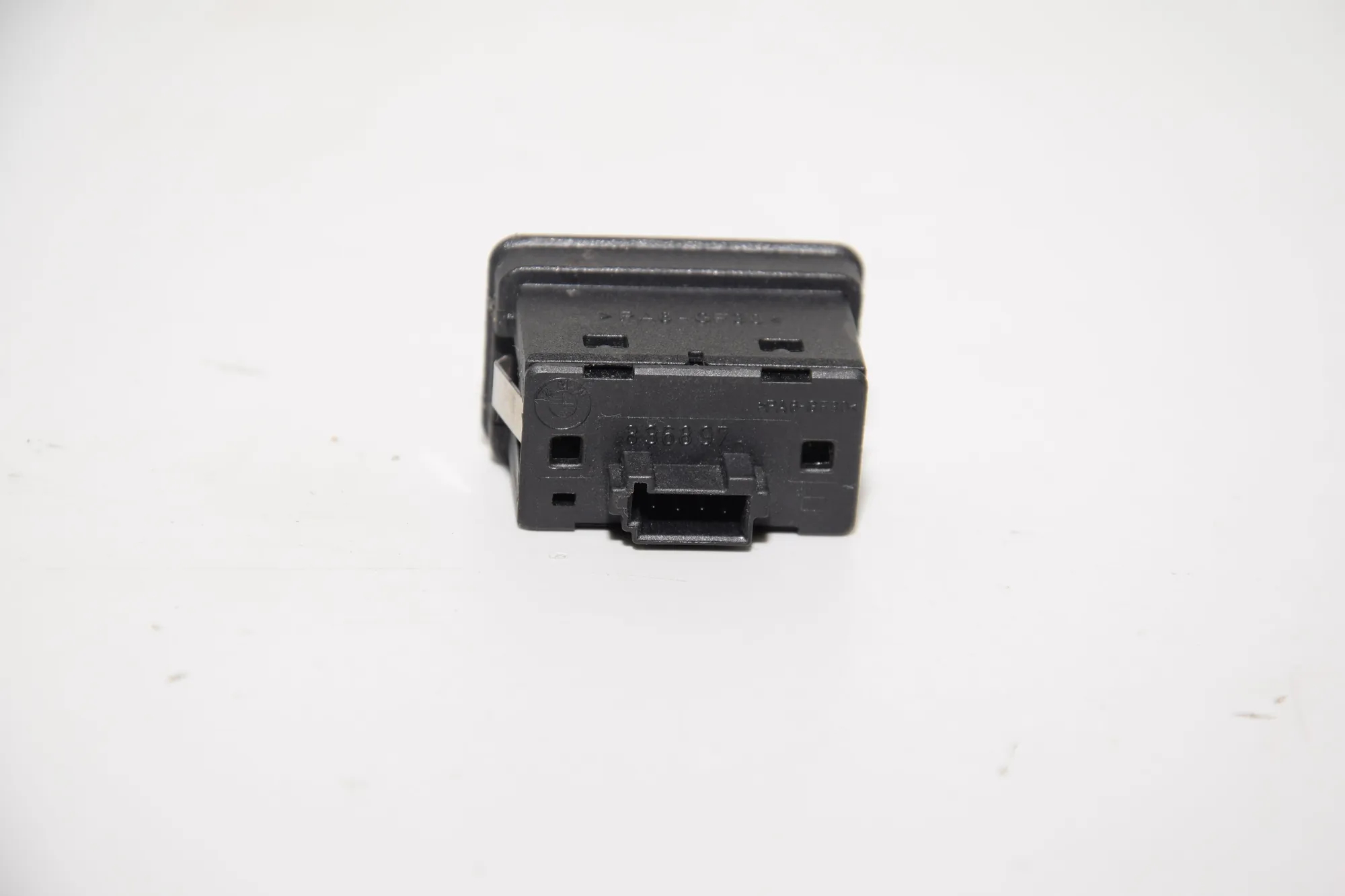 Rear Right Door Window Switch – OEM 8368974 · BMW 5 (E39) BMW 5 (E39) 2001 – 3