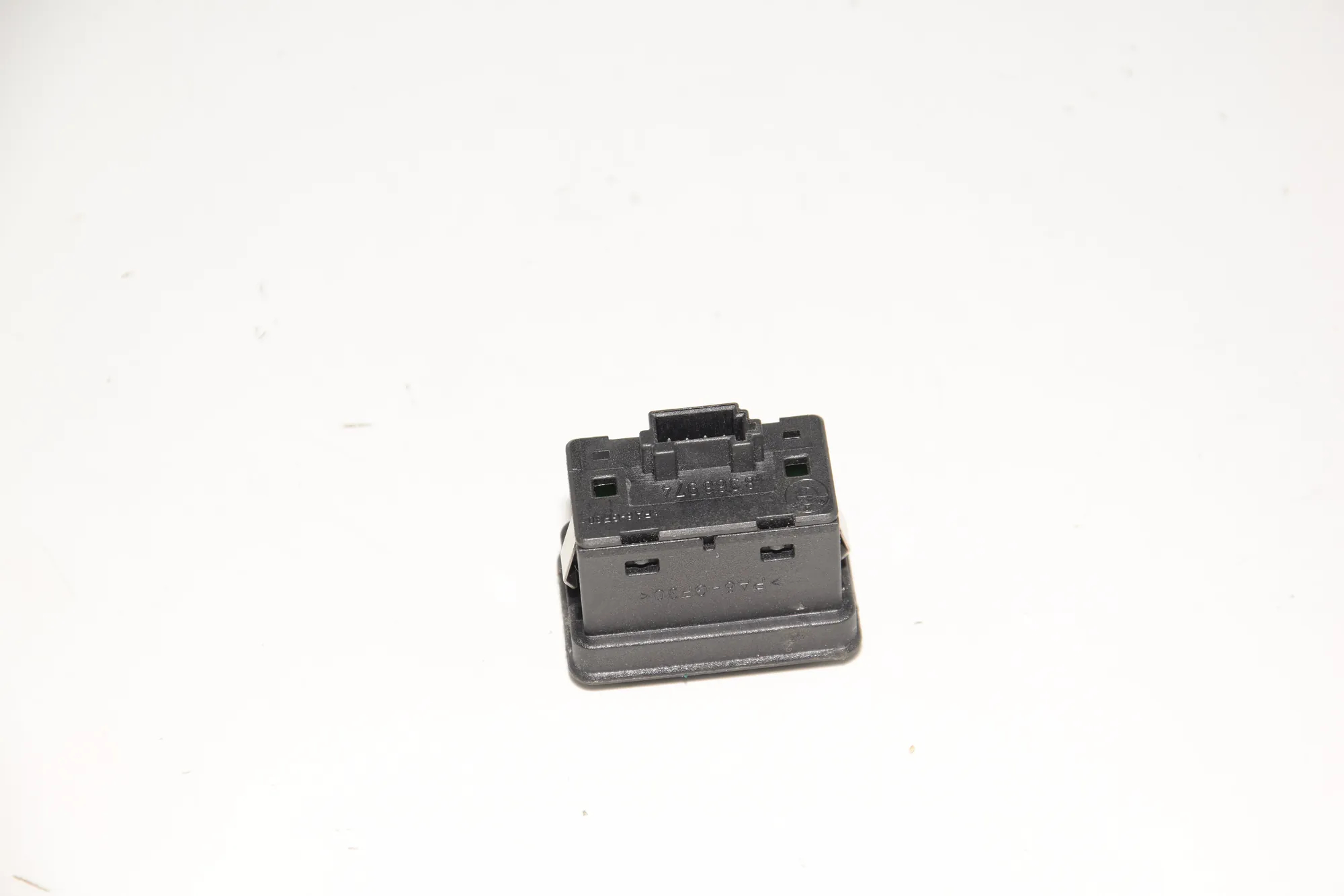 Rear Right Door Window Switch – OEM 8368974 · BMW 5 (E39) BMW 5 (E39) 2001 – 2