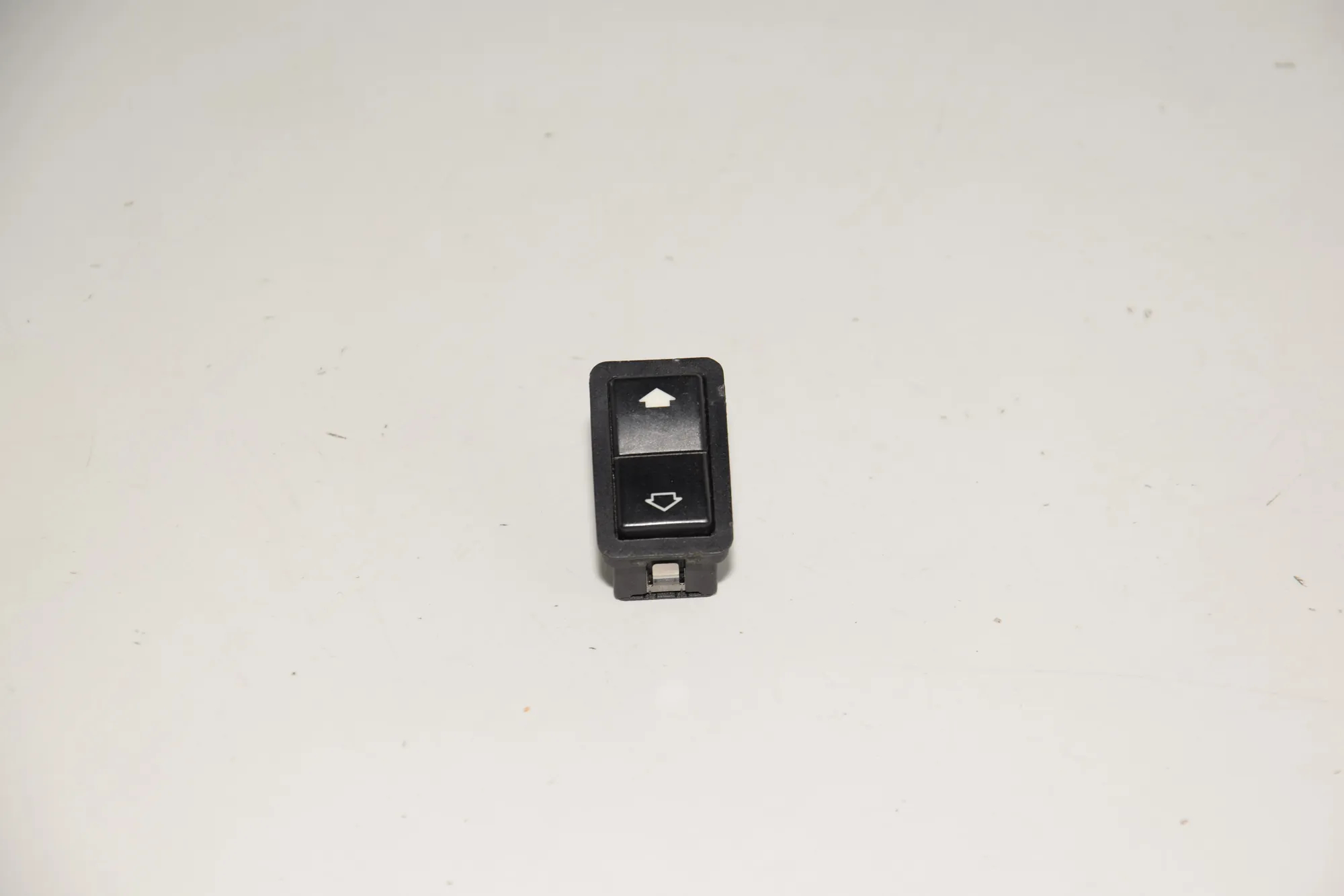 Rear Right Door Window Switch – OEM 8368974 · BMW 5 (E39) BMW 5 (E39) 2001