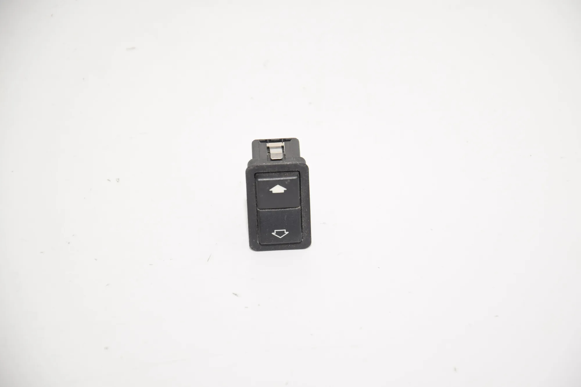 Rear Right Door Window Switch – OEM 8368974 · BMW 5 (E39) BMW 5 (E39) 2001 – 3