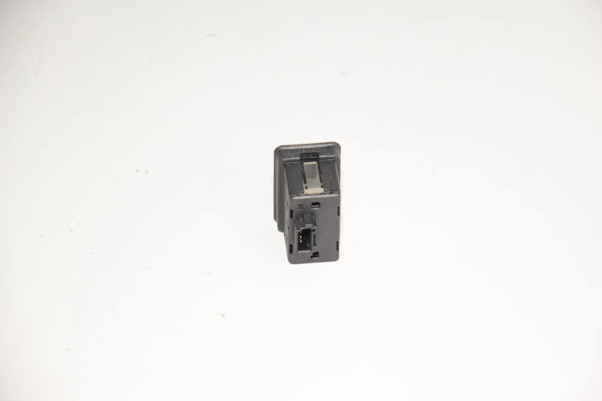 Rear Right Door Window Switch – OEM 8368974 · BMW 5 (E39) BMW 5 (E39) 2001