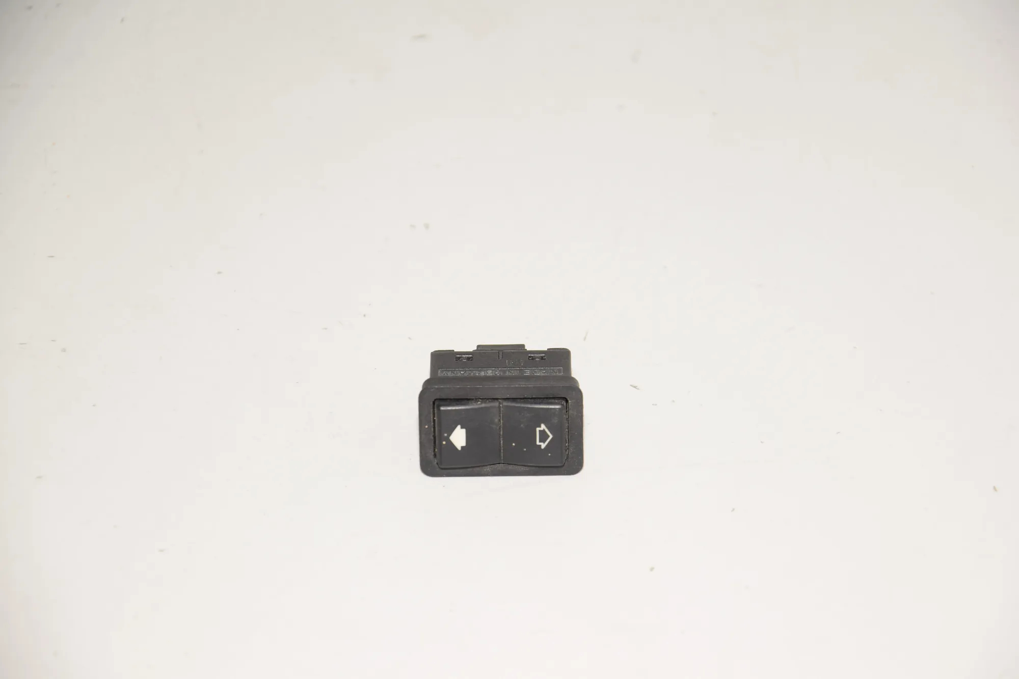 Rear Right Door Window Switch – OEM 8368974 · BMW 5 (E39) BMW 5 (E39) 2001 – 2