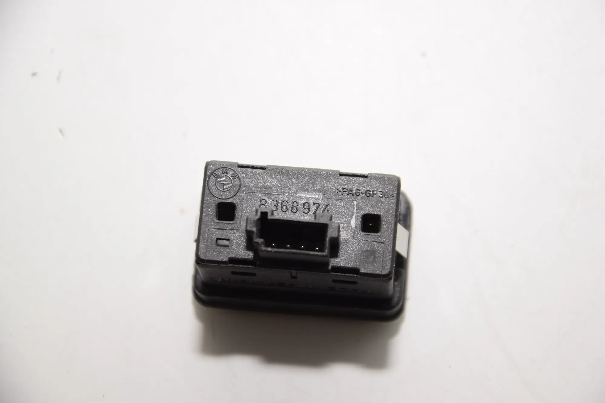 Rear Right Door Window Switch – OEM 8368974 · BMW 5 (E39) BMW 5 (E39) 2001