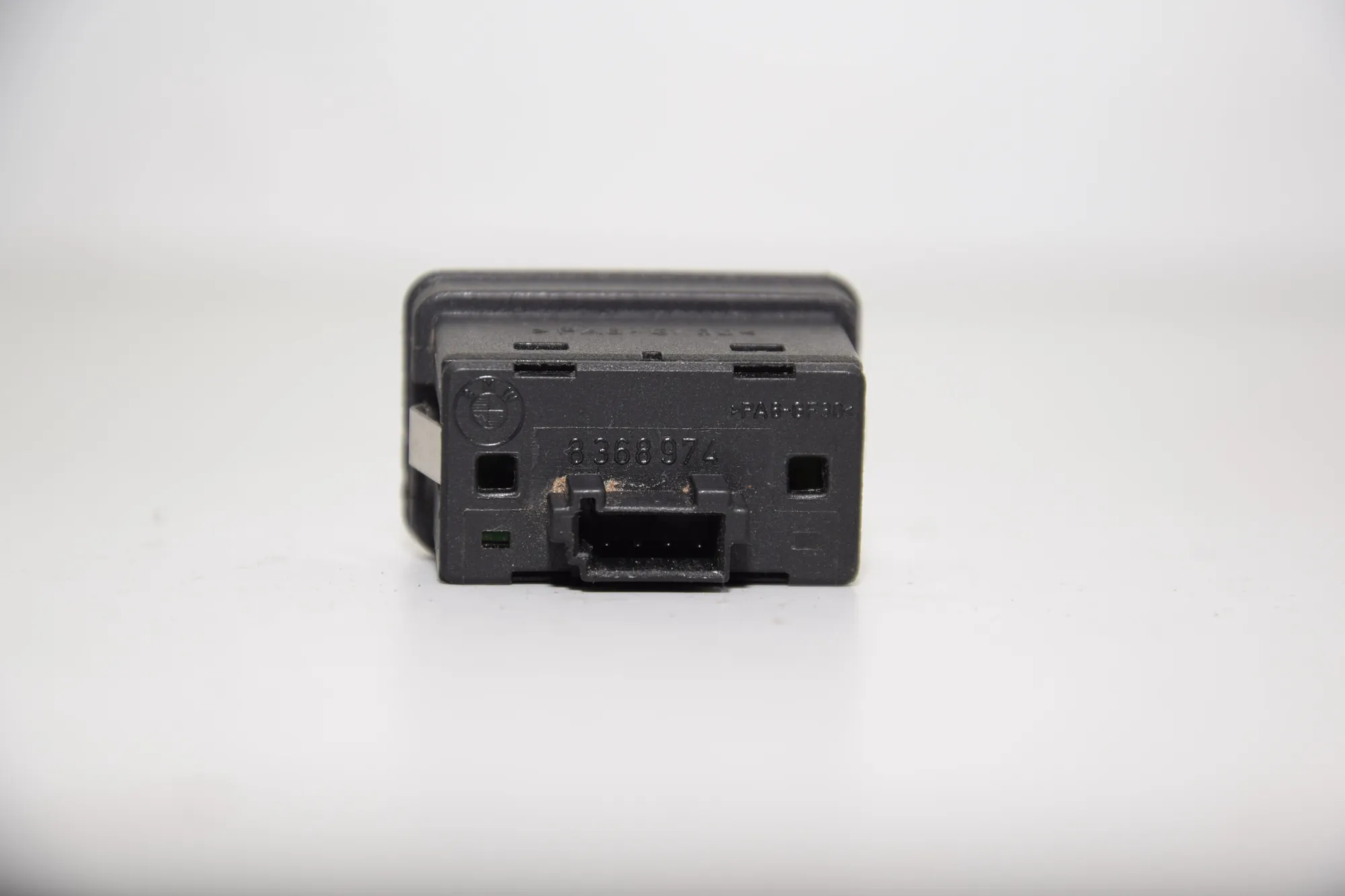 Rear Right Door Window Switch – OEM 8368974 · BMW 5 (E39) BMW 5 (E39) 2001 – 3