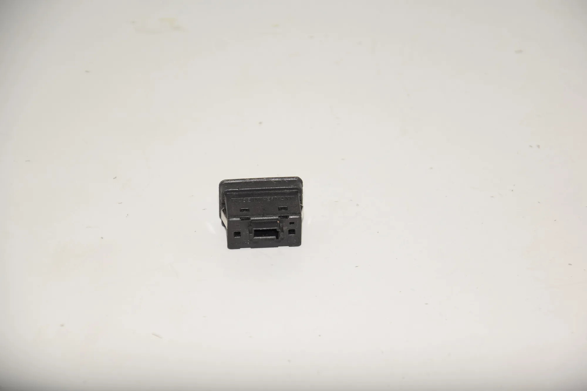 Rear Right Door Window Switch – OEM 8368974 · BMW 5 (E39) BMW 5 (E39) 2001 – 2