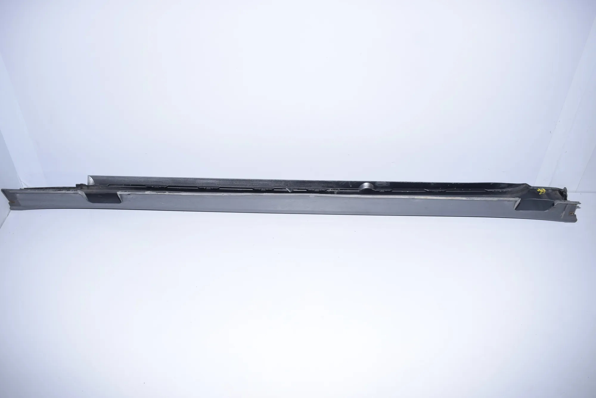 Right Side Plastic Sideskirt Cover – OEM 7178122 · BMW 5 Touring (E61) 520 d 2007 – 3