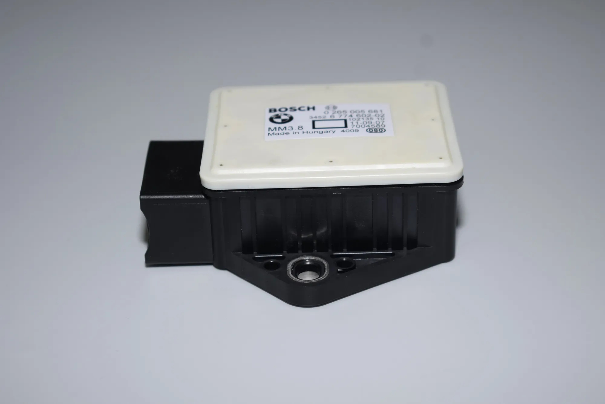 Acceleration Sensor – OEM 0265005681 · BMW 5 Touring (E61) 520 d 2007 – 4