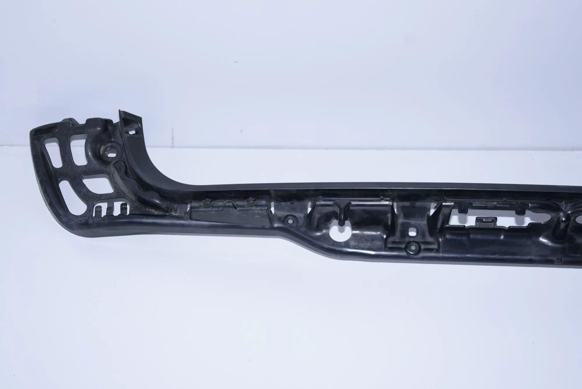 Rear Bumper Middle Bracket – OEM 7060797 · BMW 5 Touring (E61) 520 d 2007 – 2