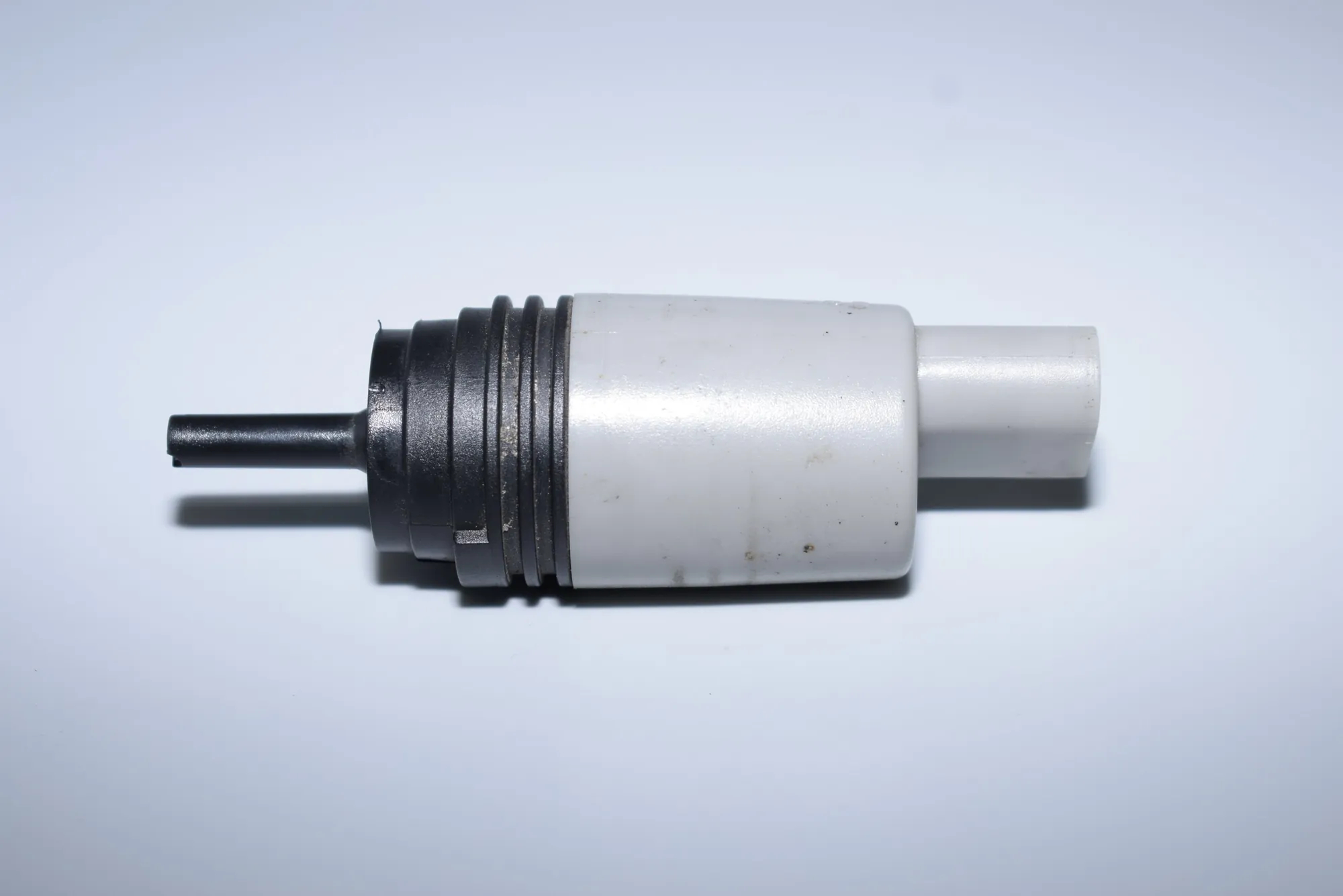 Washer Tank Motor – OEM 6934159 · BMW 5 Touring (E61) 520 d 2007 – 3