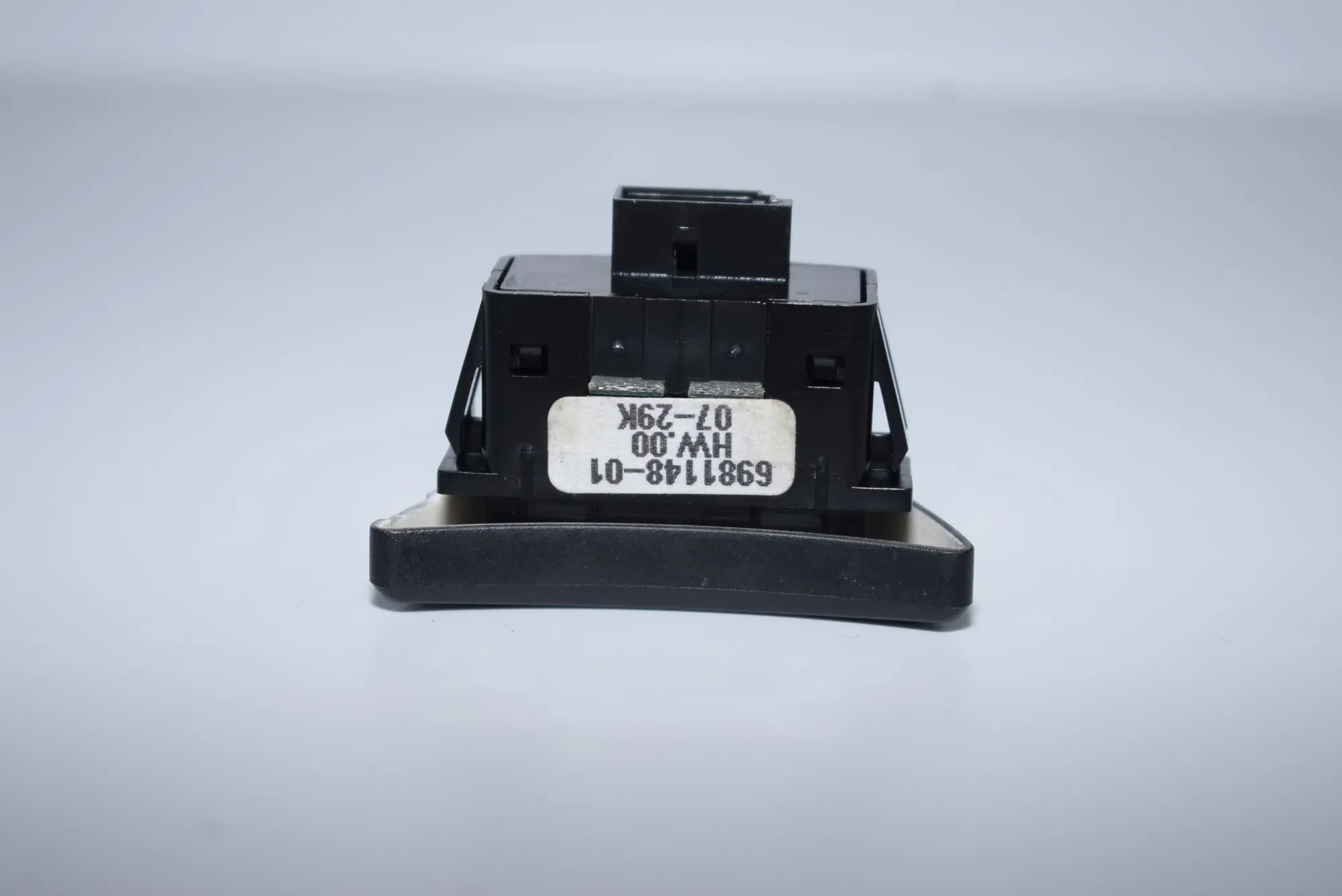 Switches – OEM 6981148 · BMW 5 Touring (E61) 520 d 2007 – 6