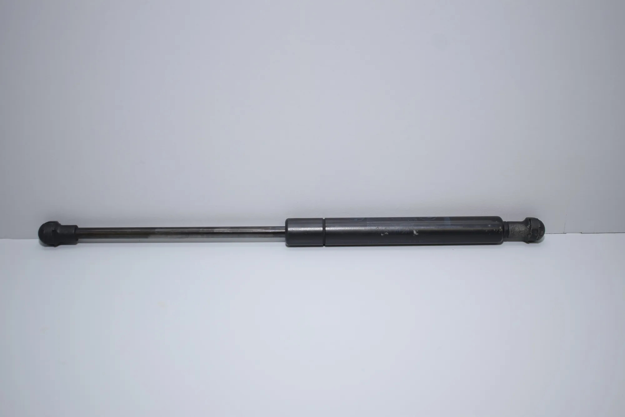 Front Left Bonnet Strut – OEM 8174866 · BMW 5 Touring (E39) 530 d 1999 – 2