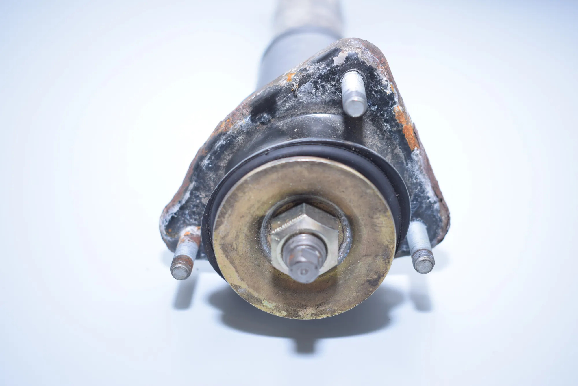 Rear Left Shock Absorber – OEM 4904557 · BMW 5 Touring (E39) 530 d 1999 – 2