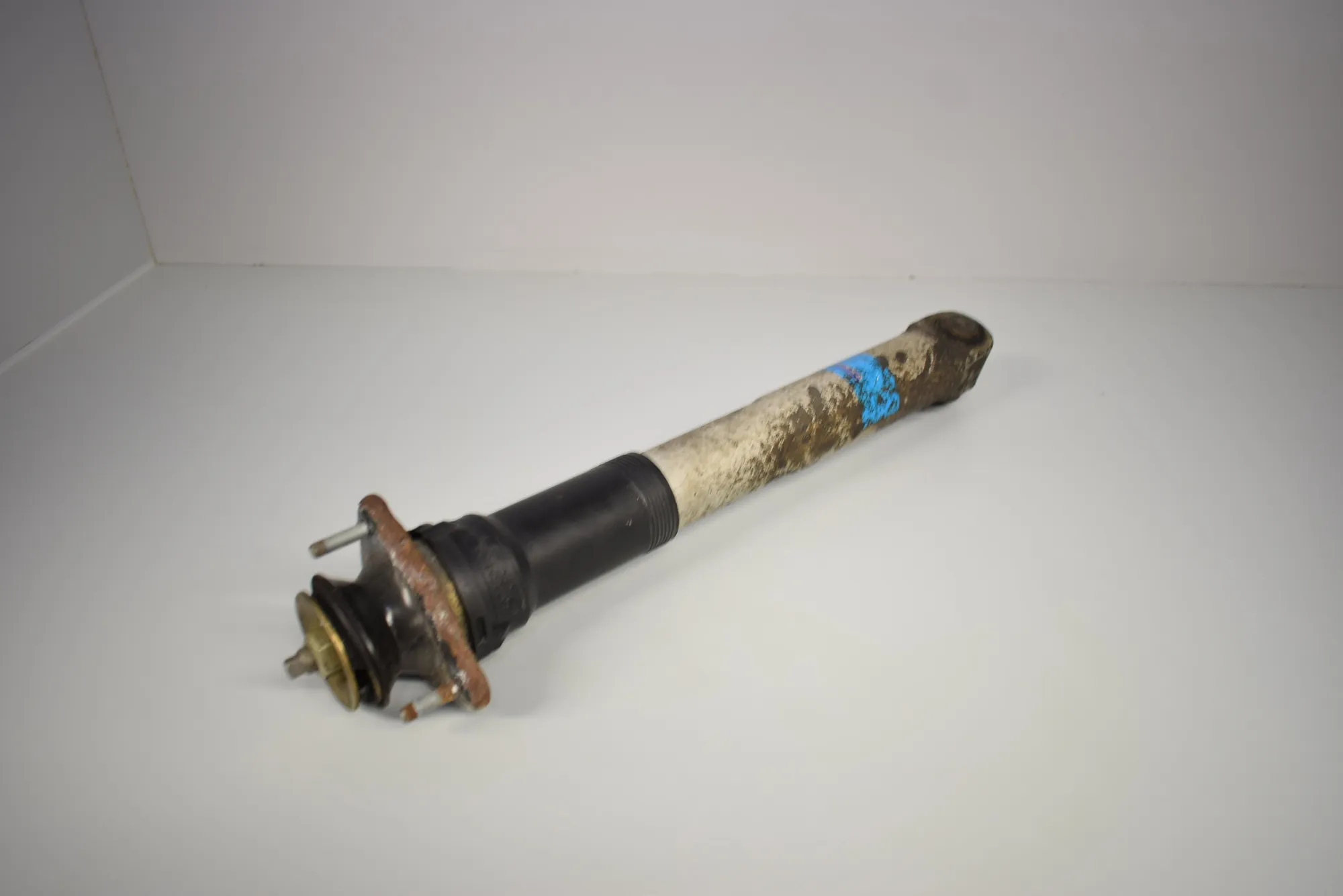 Rear Left Shock Absorber – OEM 4904557 · BMW 5 Touring (E39) 530 d 1999 – 5