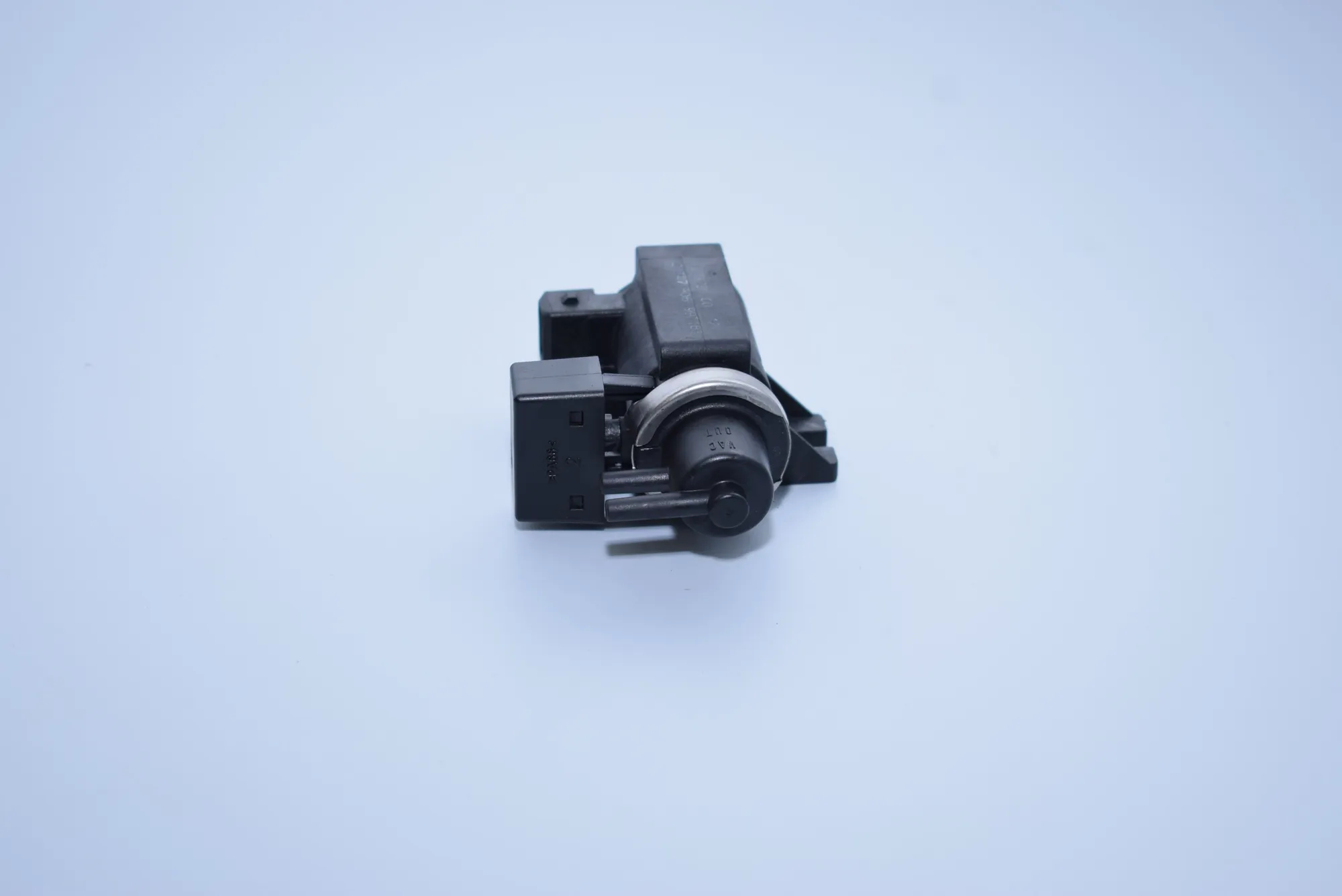 Solenoid Valve – OEM 2247906 · BMW 5 Touring (E39) 530 d 1999