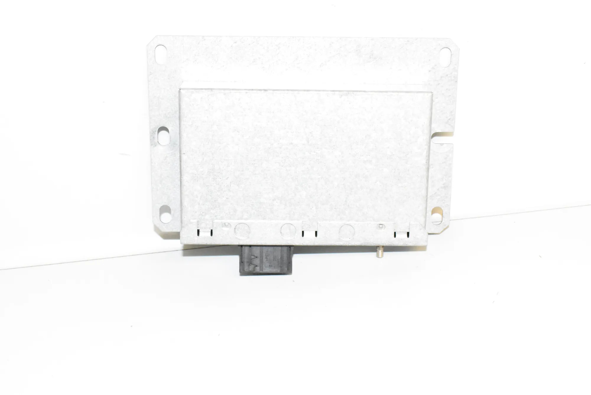 Antenna Amplifier – OEM 8385141 · BMW 7 (E38) BMW 7 (E38) 2000
