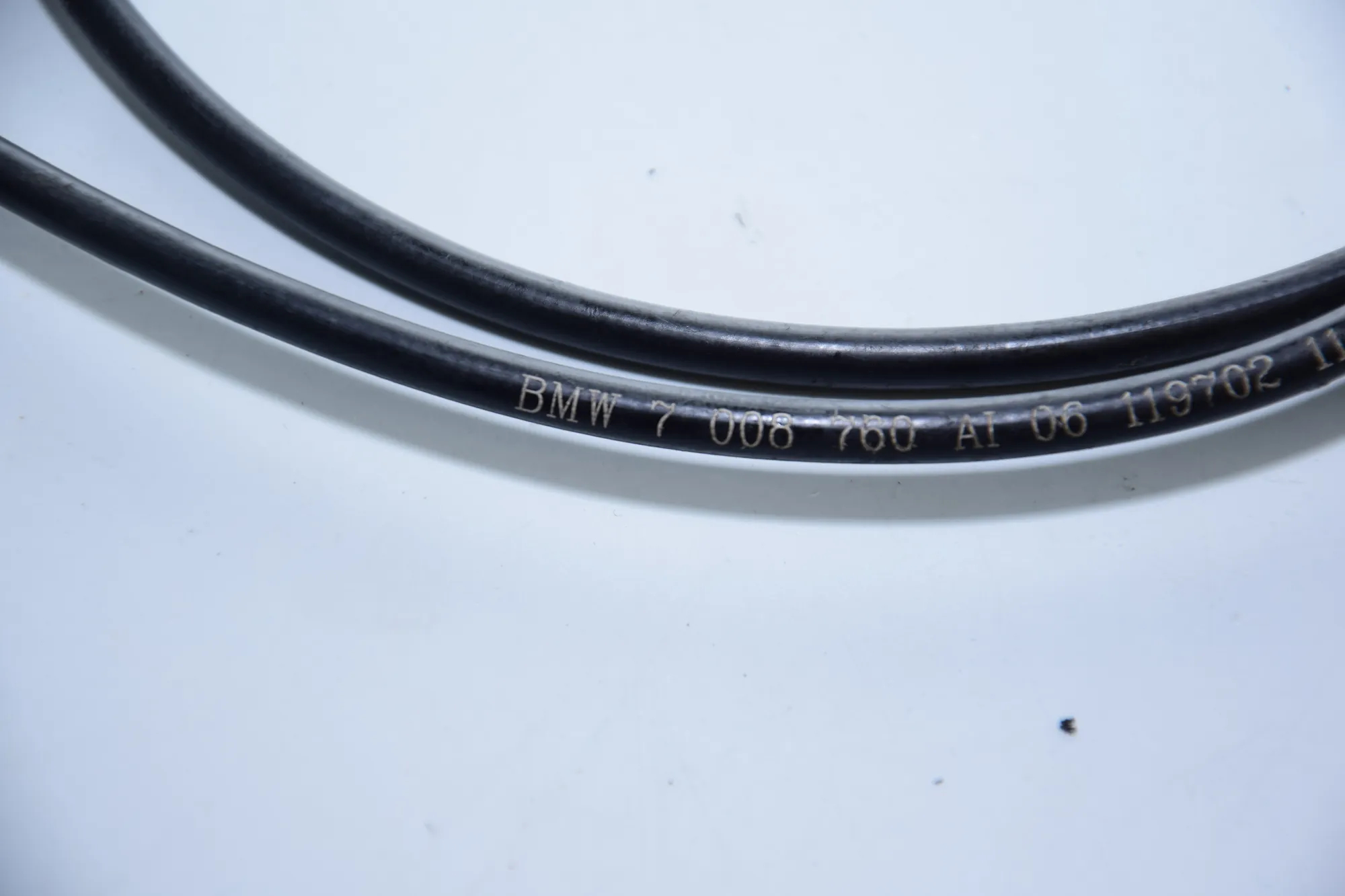 Bonnet Lock Cable – OEM 7008760 · BMW 5 (E60) BMW 5 (E60) 2005