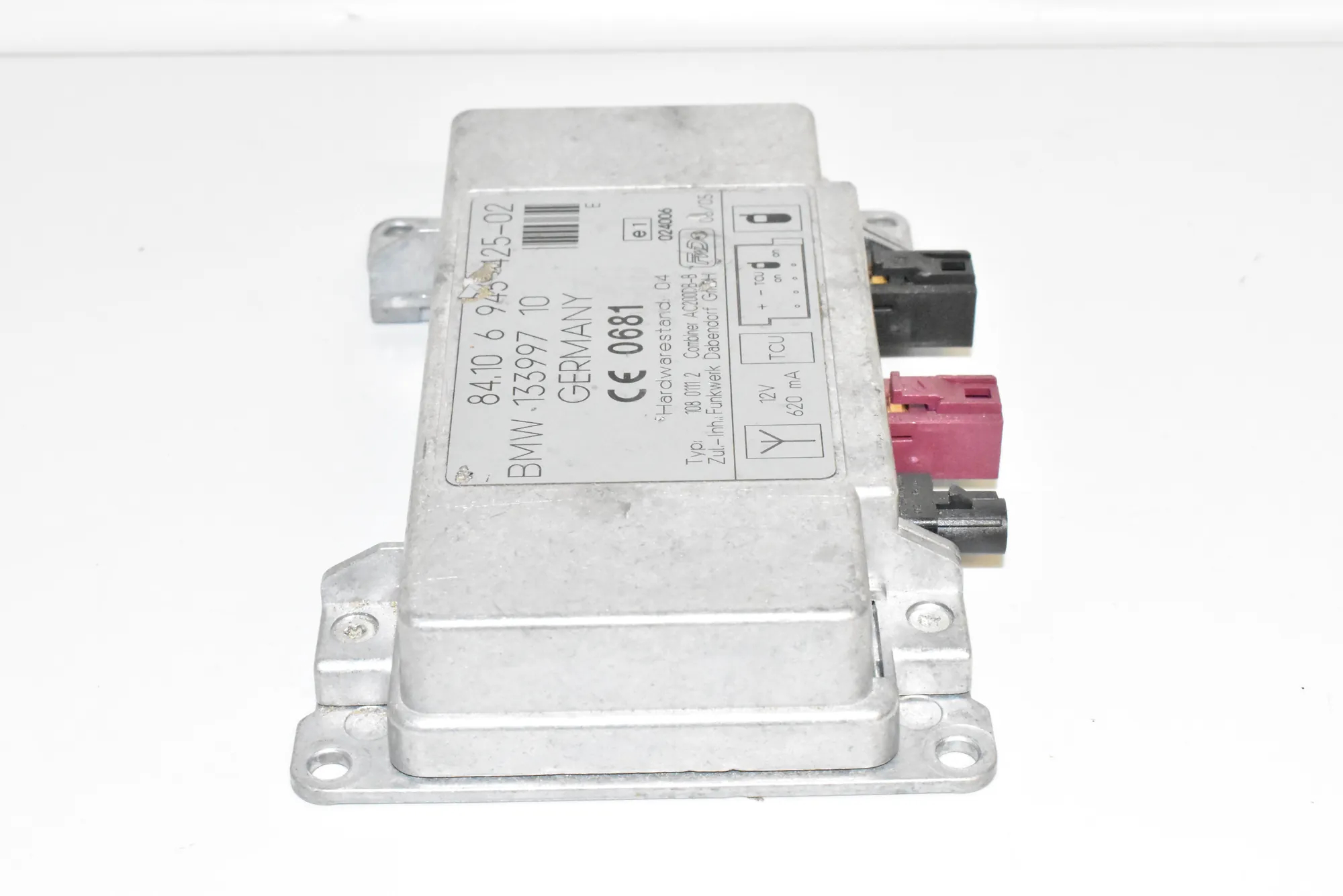Antenna Amplifier – OEM 6945425 · BMW X5 (E53) BMW X5 (E53) 2006 – 4