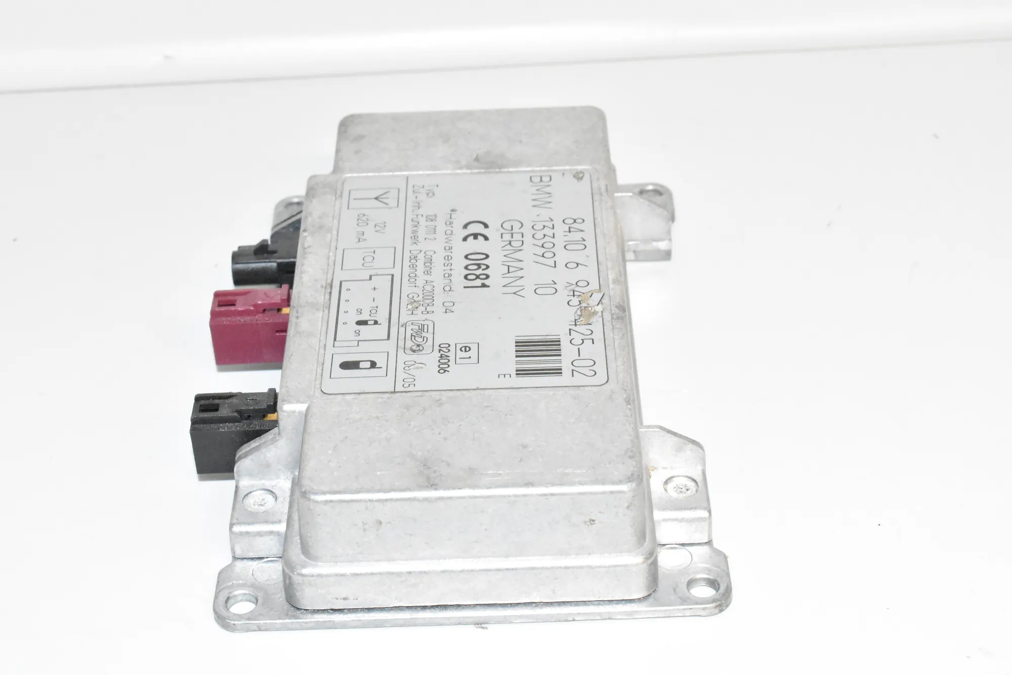 Antenna Amplifier – OEM 6945425 · BMW X5 (E53) BMW X5 (E53) 2006 – 2