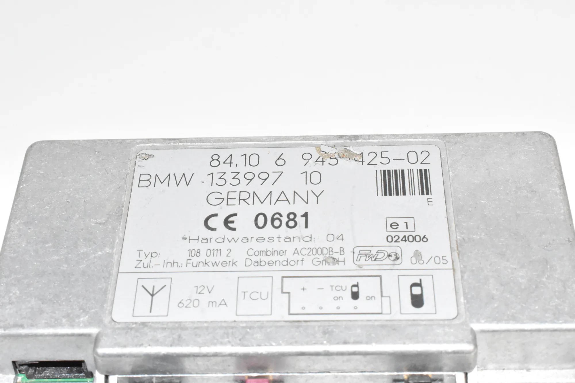 Antenna Amplifier – OEM 6945425 · BMW X5 (E53) BMW X5 (E53) 2006 – 5