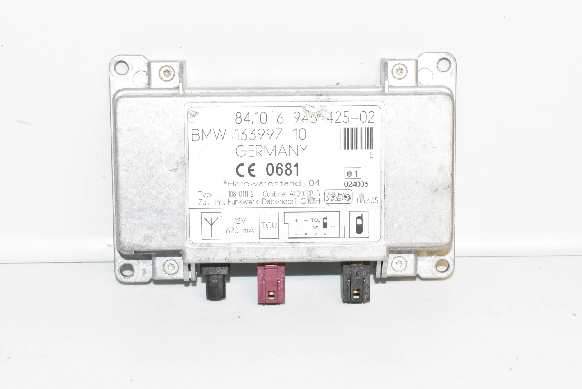 Antenna Amplifier – OEM 6945425 · BMW X5 (E53) BMW X5 (E53) 2006