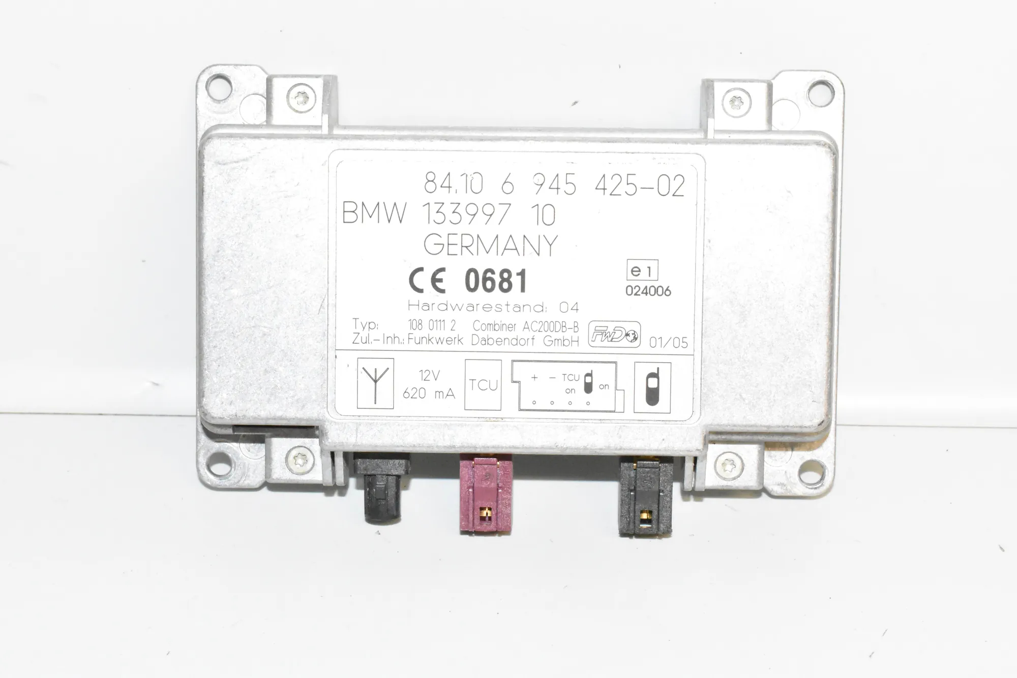 Antenna Amplifier – OEM 6945425 · BMW X5 (E53) BMW X5 (E53) 2001