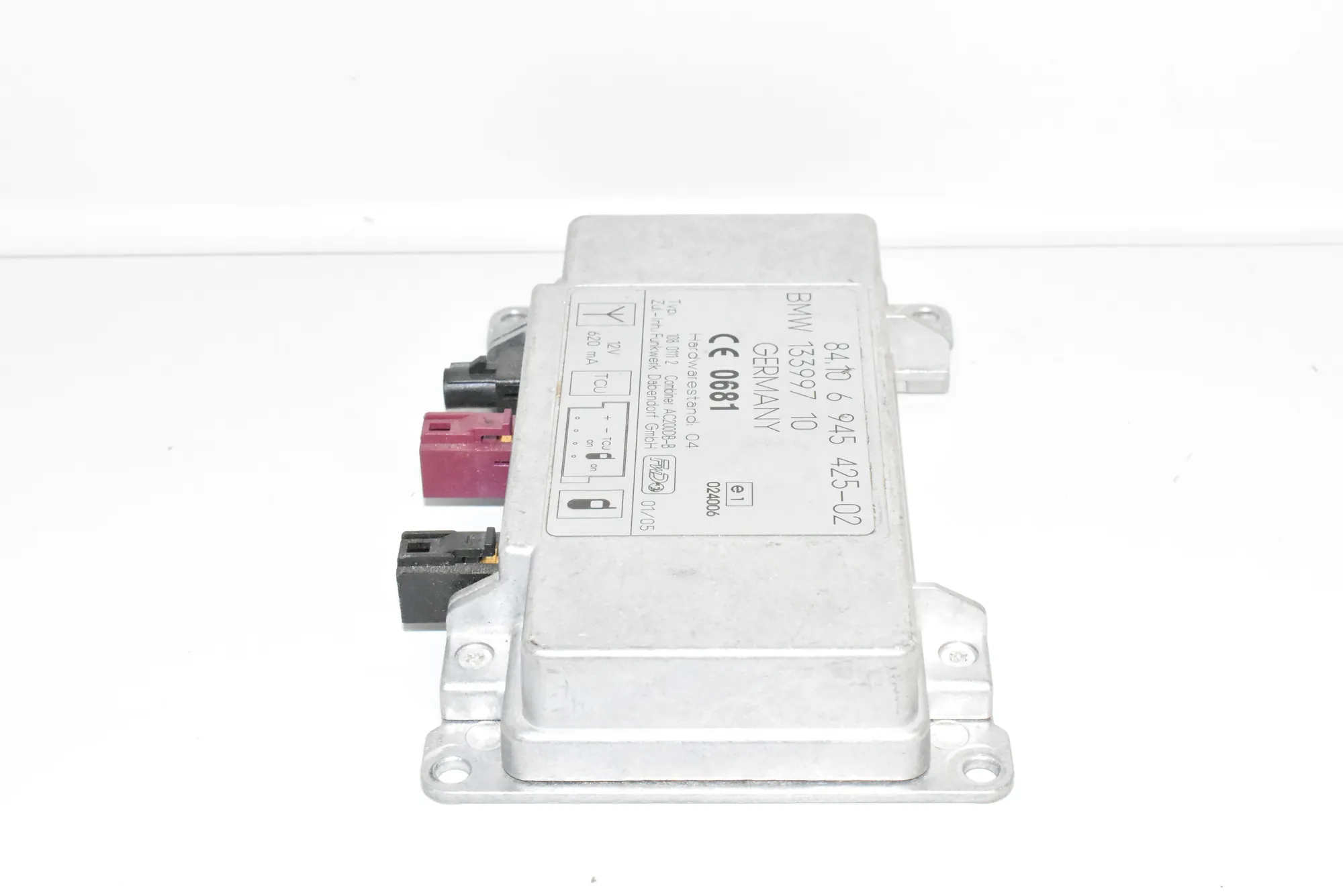 Antenna Amplifier – OEM 6945425 · BMW X5 (E53) BMW X5 (E53) 2001 – 3