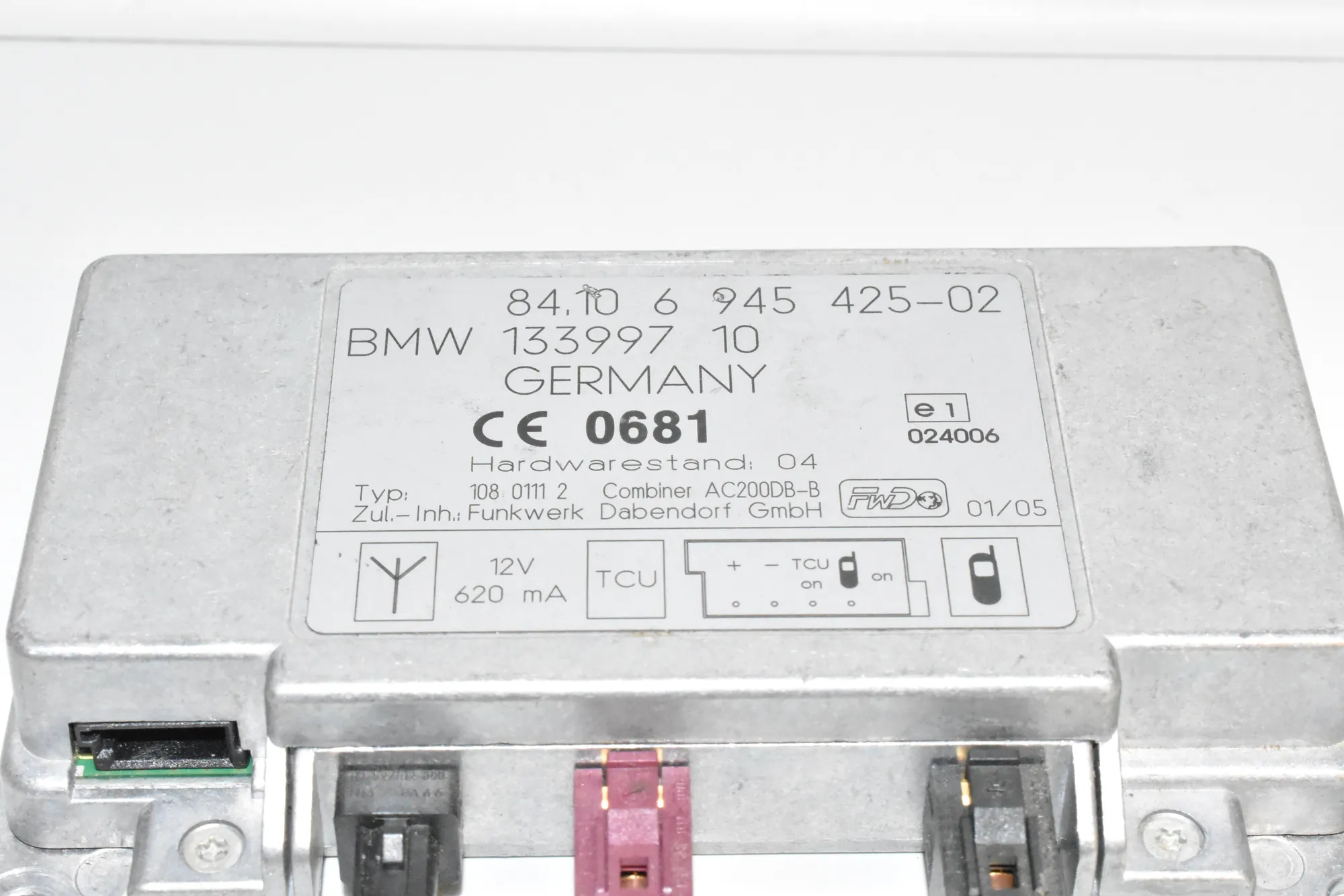 Antenna Amplifier – OEM 6945425 · BMW X5 (E53) BMW X5 (E53) 2001 – 5