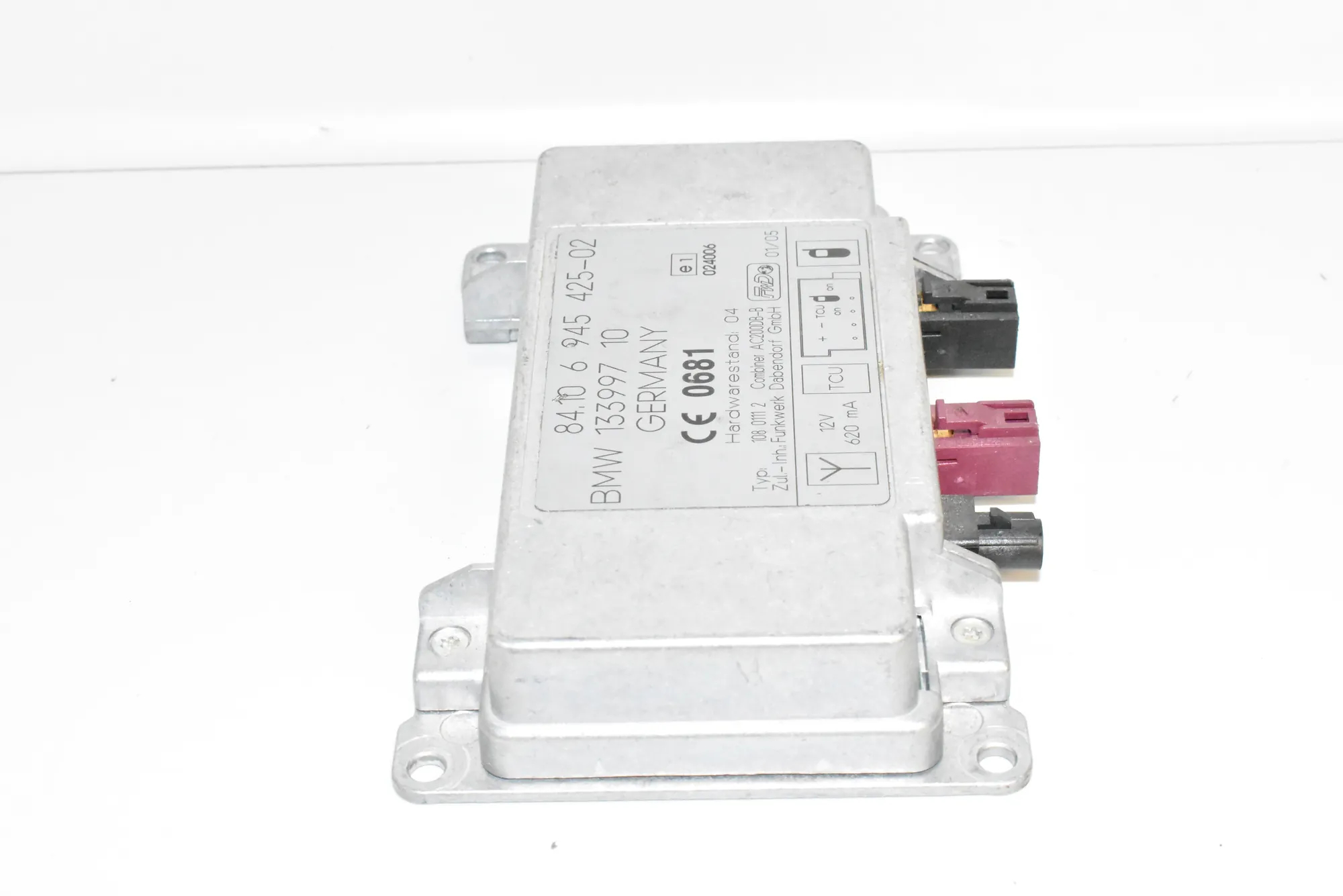 Antenna Amplifier – OEM 6945425 · BMW X5 (E53) BMW X5 (E53) 2001 – 2