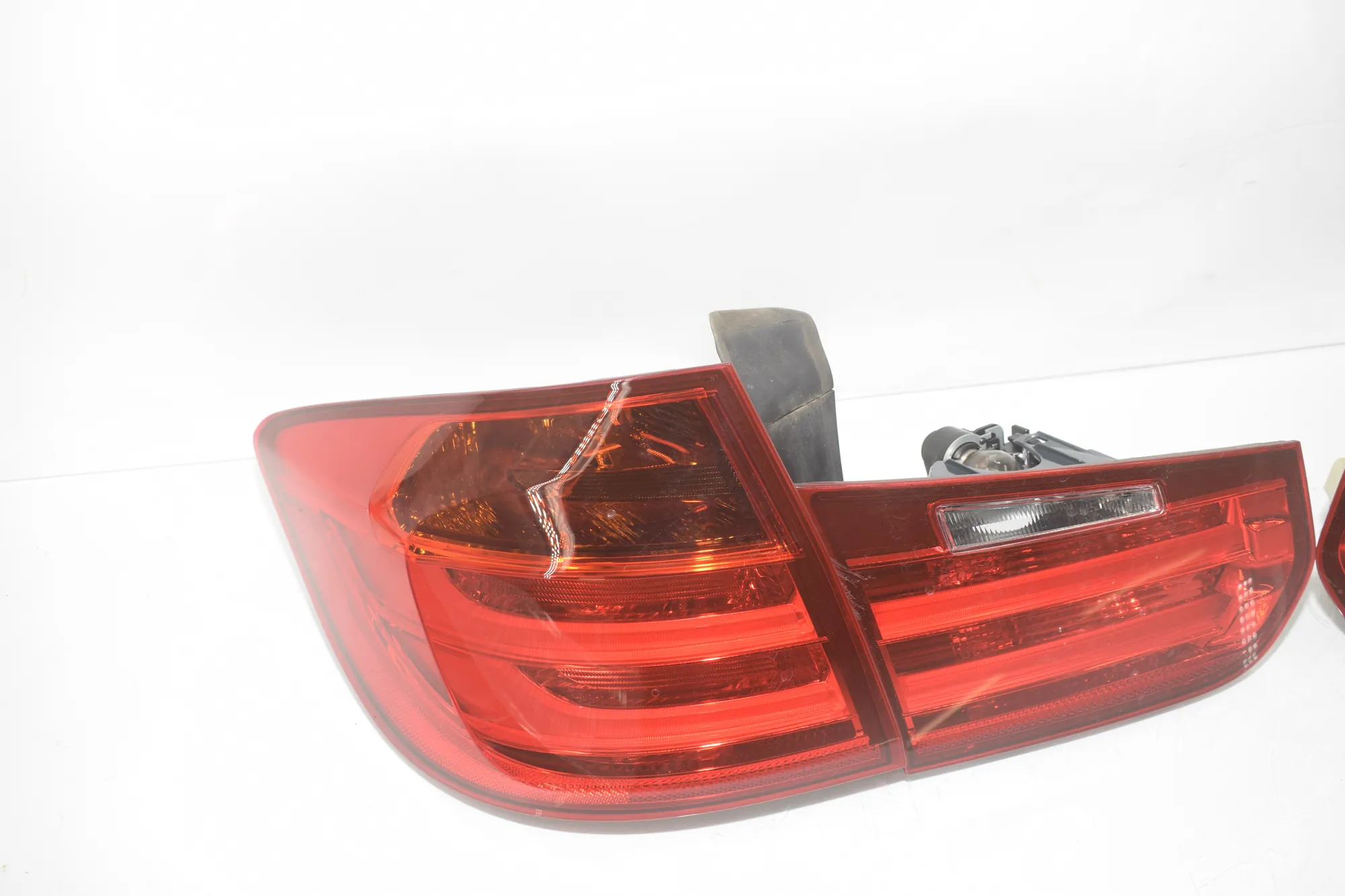 Rear Tail Light Set – OEM 7259915 · BMW 3 Touring (F31) 330 d 2013 – 6