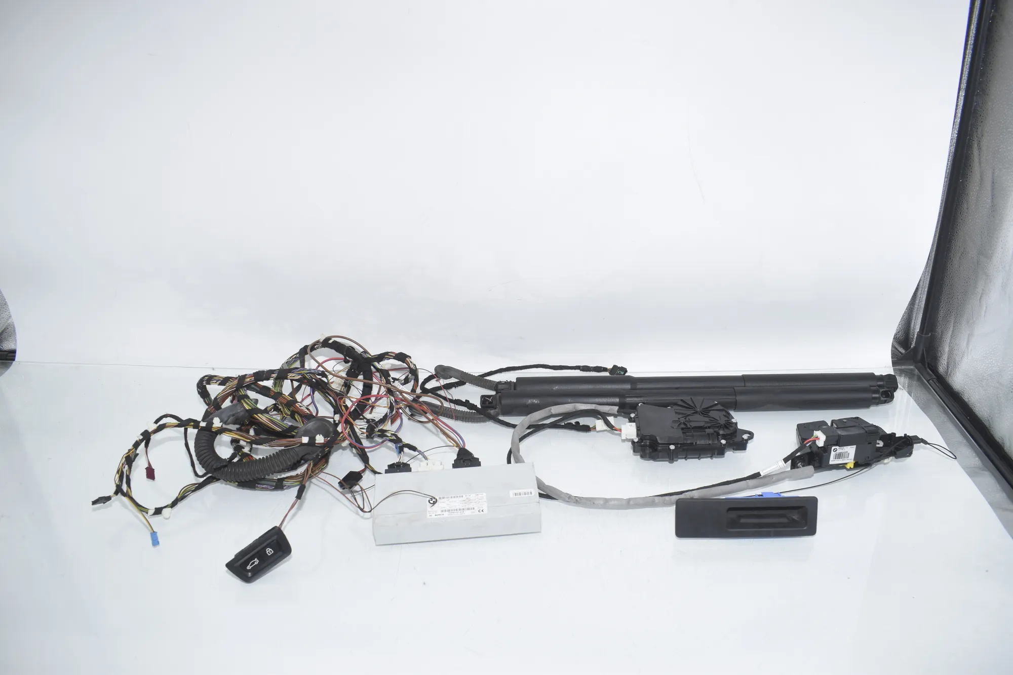 Electric Tailgate Opening Kit – OEM 7367747 · BMW 3 Touring (F31) 330 d 2013