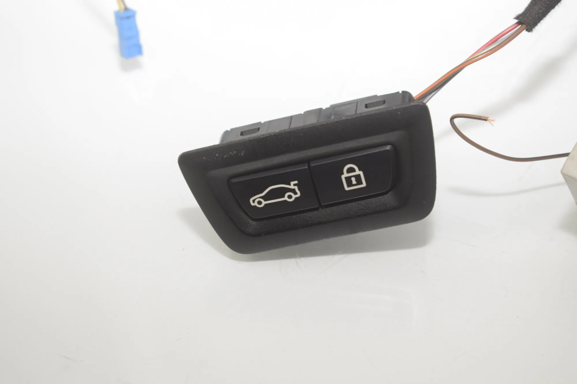 Electric Tailgate Opening Kit – OEM 7367747 · BMW 3 Touring (F31) 330 d 2013 – 8