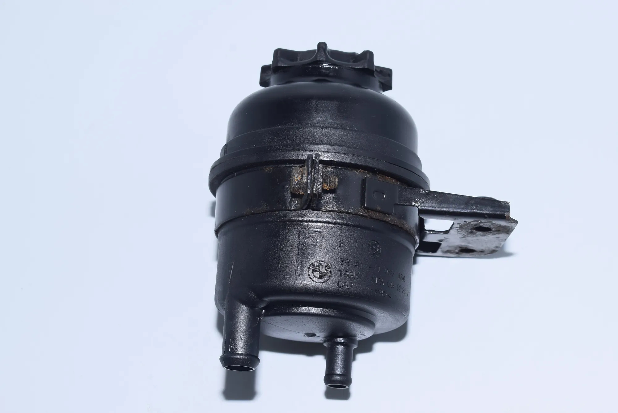 Power Steering Pump Tank – OEM 1097164 · BMW X5 (E53) 4.6 is 2003