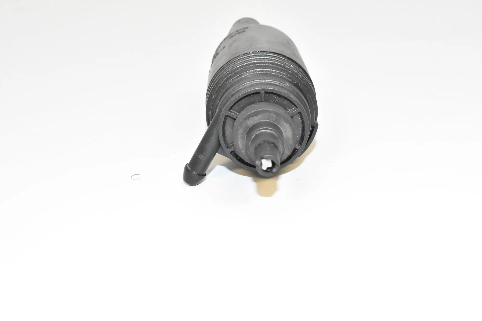 Washer Tank Motor – OEM 8377612 · BMW 5 (E39) BMW 5 (E39) 2001 – 4