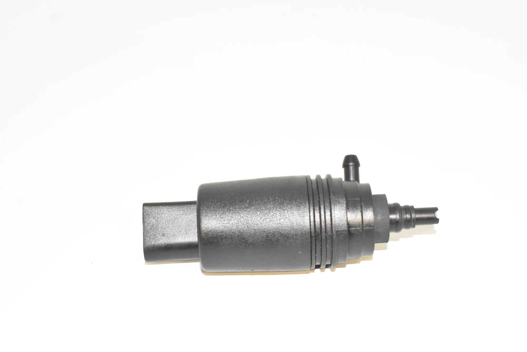 Washer Tank Motor – OEM 8377612 · BMW 5 (E39) BMW 5 (E39) 2001