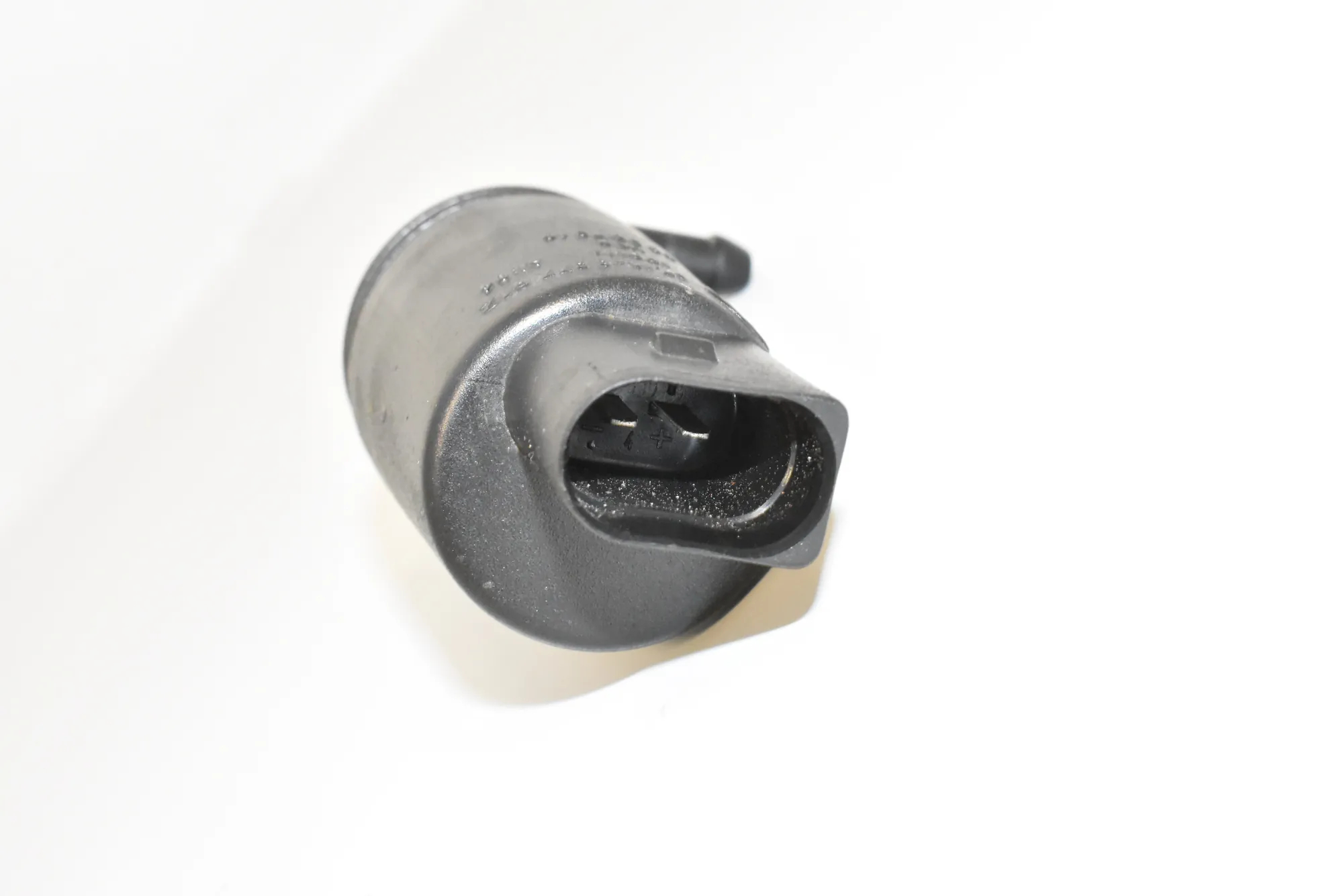 Washer Tank Motor – OEM 8377612 · BMW 5 (E39) BMW 5 (E39) 2001 – 3