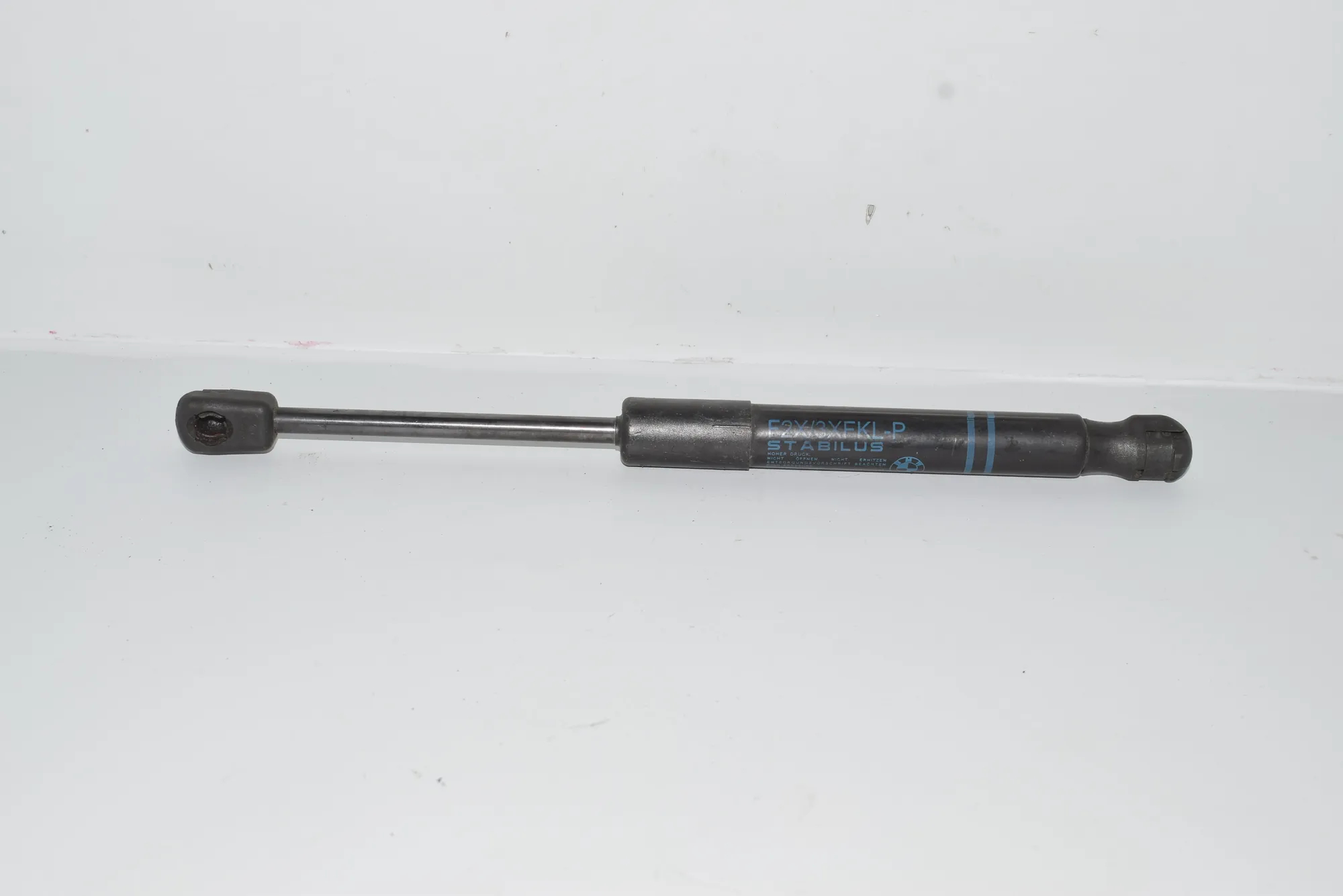 Front Right Bonnet Strut – OEM 7239233 · BMW 3 (F30, F80) BMW 3 (F30, F80) 2012