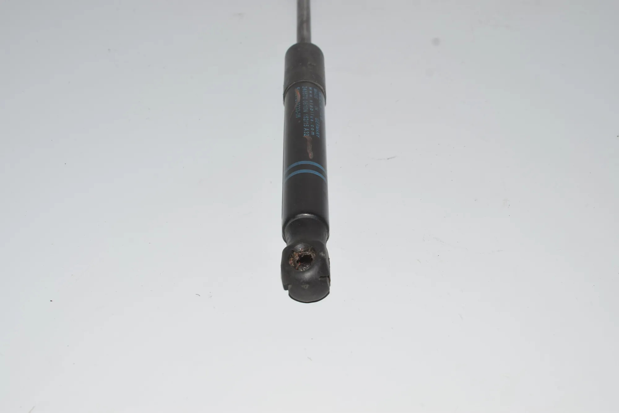 Front Right Bonnet Strut – OEM 7239233 · BMW 3 (F30, F80) BMW 3 (F30, F80) 2012 – 4