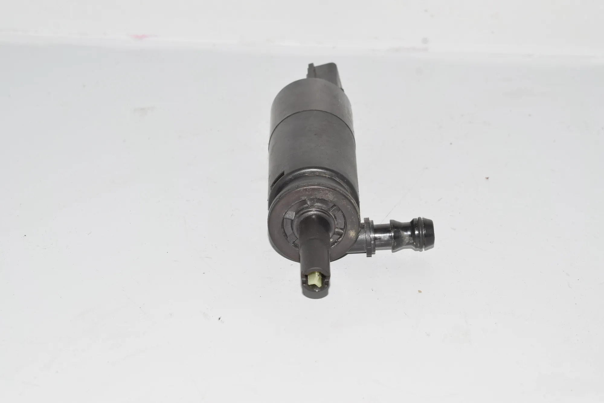 Washer Tank Motor – OEM 6973097 · BMW 3 Cabrio (E93) BMW 3 Cabrio (E93) 2008