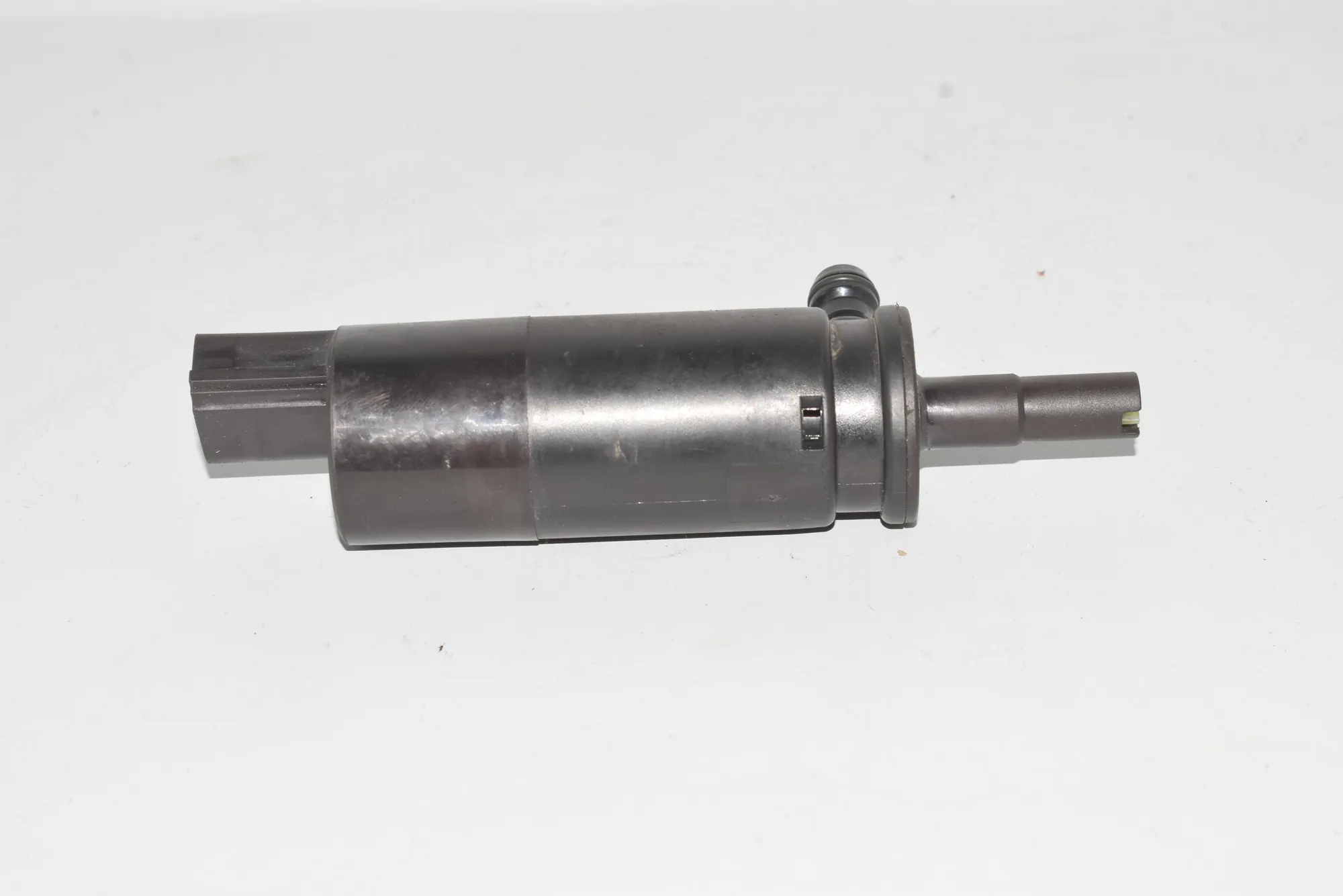 Washer Tank Motor – OEM 6973097 · BMW 3 Cabrio (E93) BMW 3 Cabrio (E93) 2008 – 4