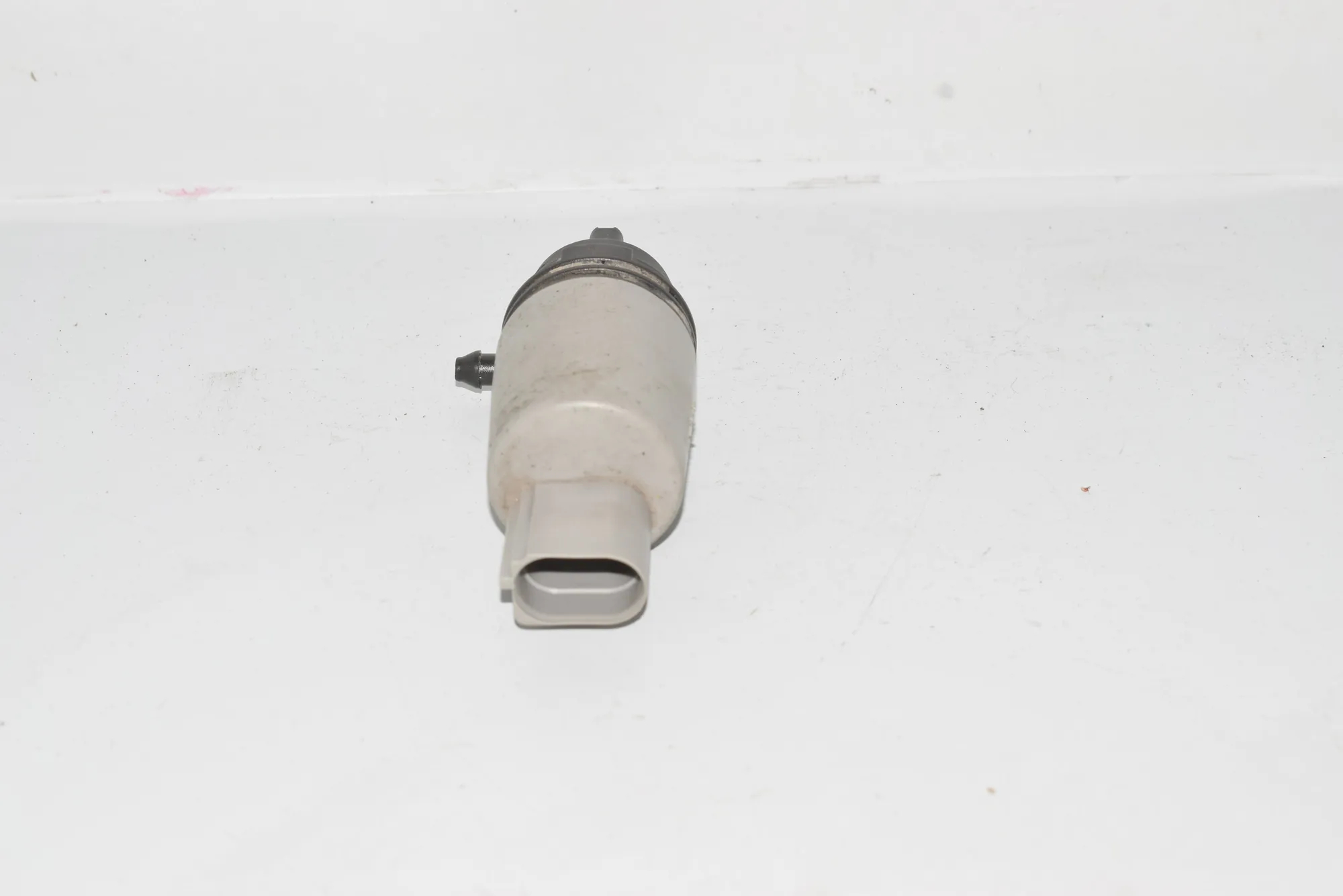 Washer Tank Motor – OEM 6934159 · BMW 3 Coupe (E92) BMW 3 Coupe (E92) 2010 – 4