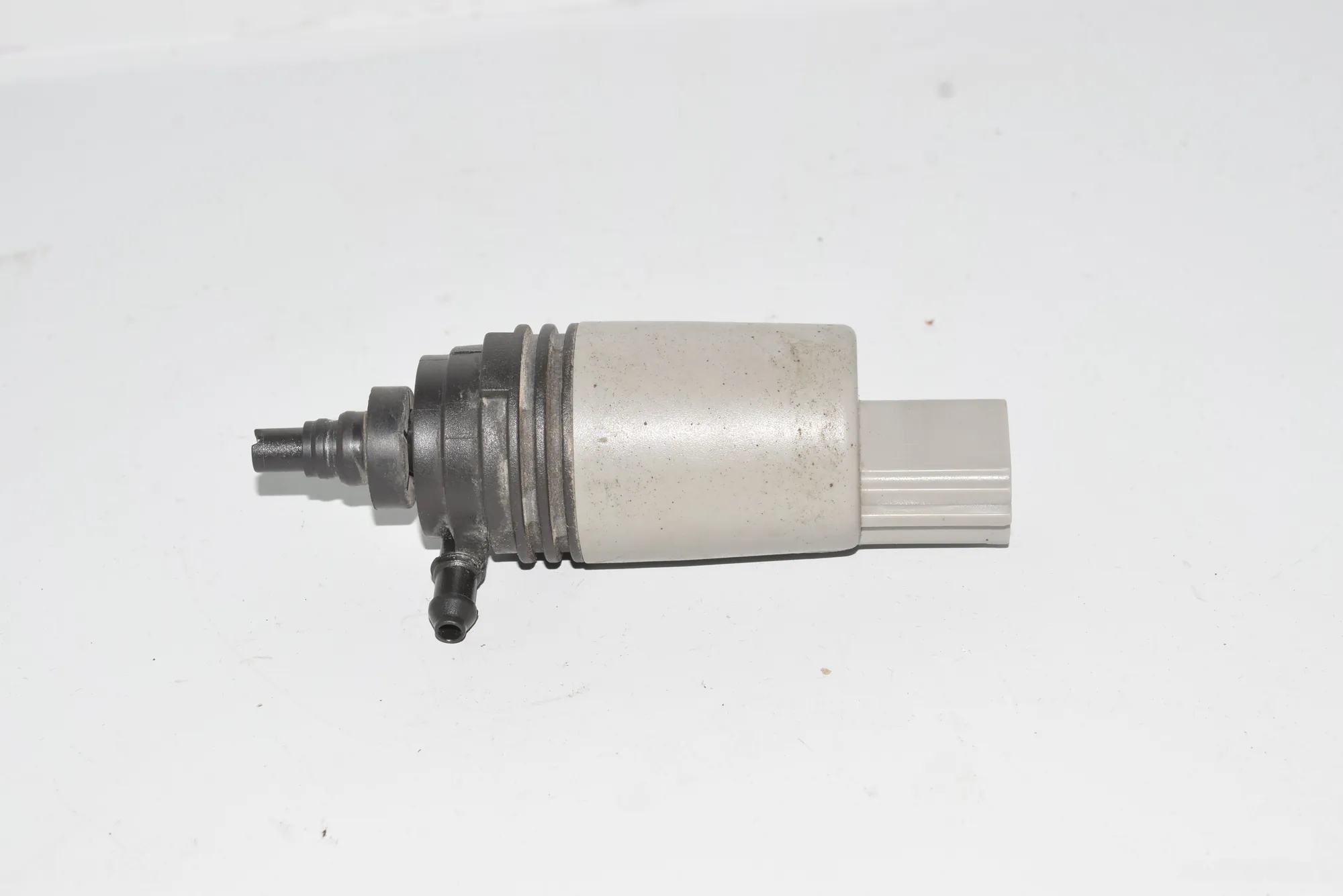 Washer Tank Motor – OEM 6934159 · BMW 3 Coupe (E92) BMW 3 Coupe (E92) 2010 – 5